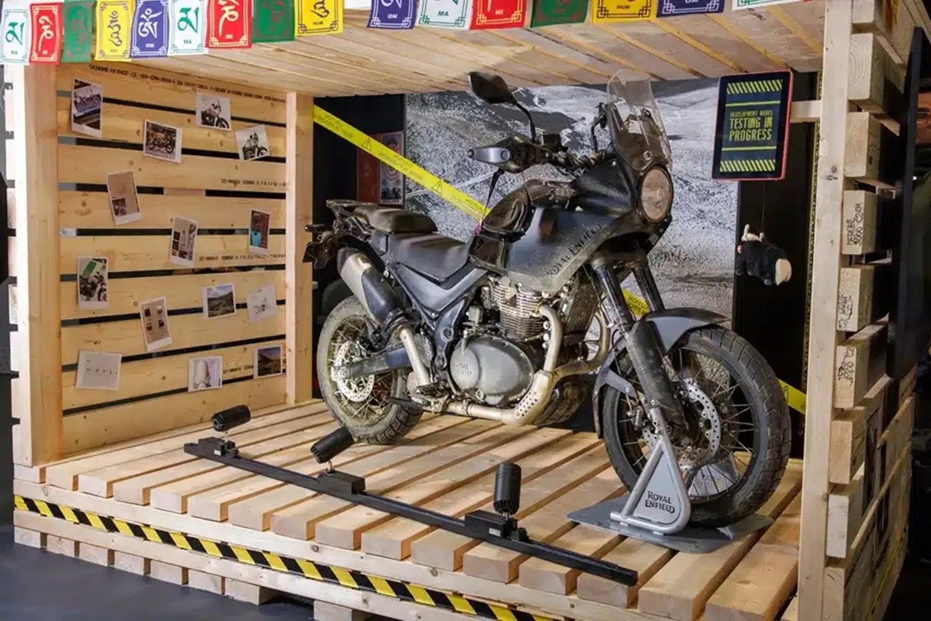 Una Himalayan 750 casi lista para la producción ya rueda por carreteras europeas