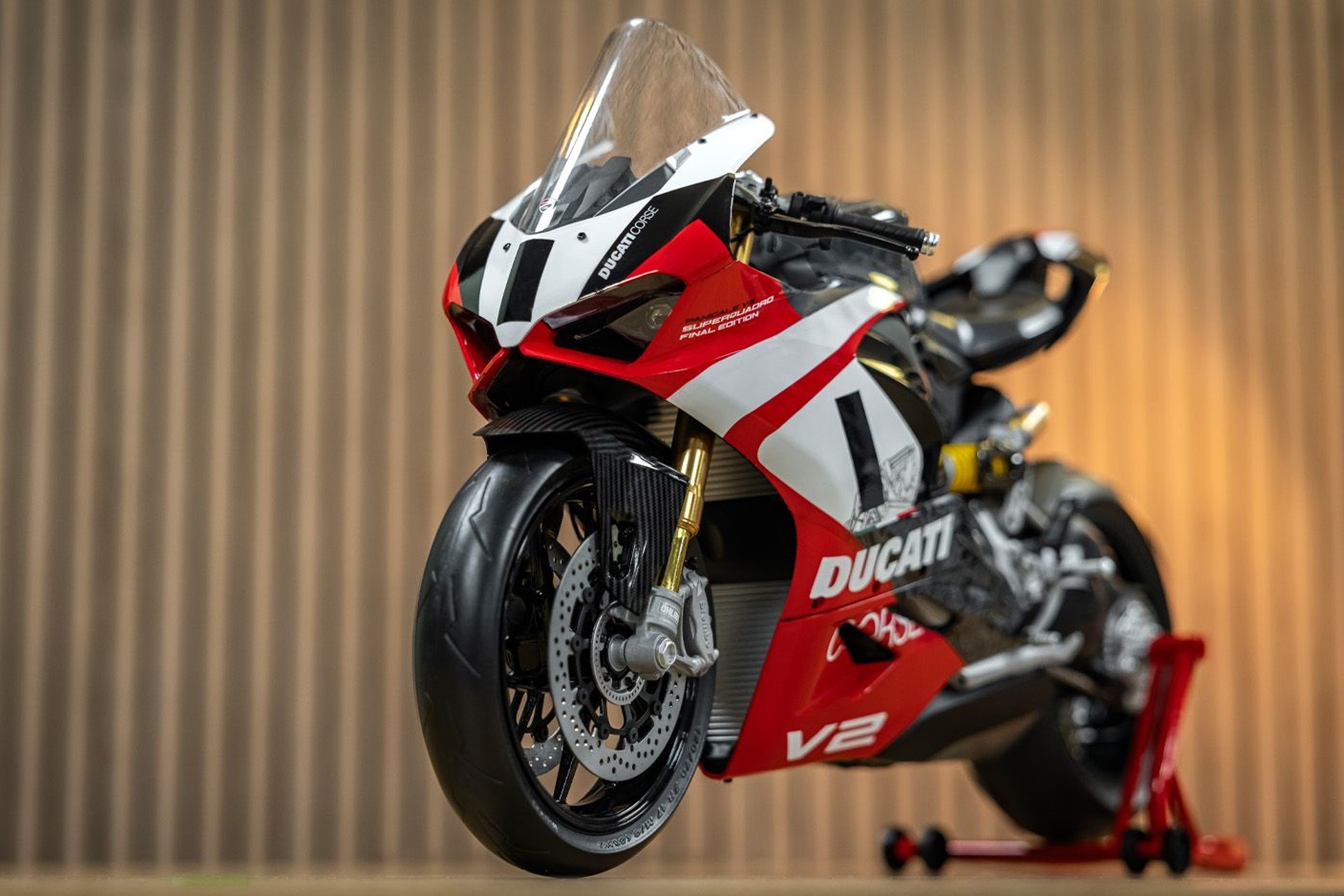 Panigale V2 Superquadro Final Edition: ahora en una exclusiva maqueta a escala 1:4