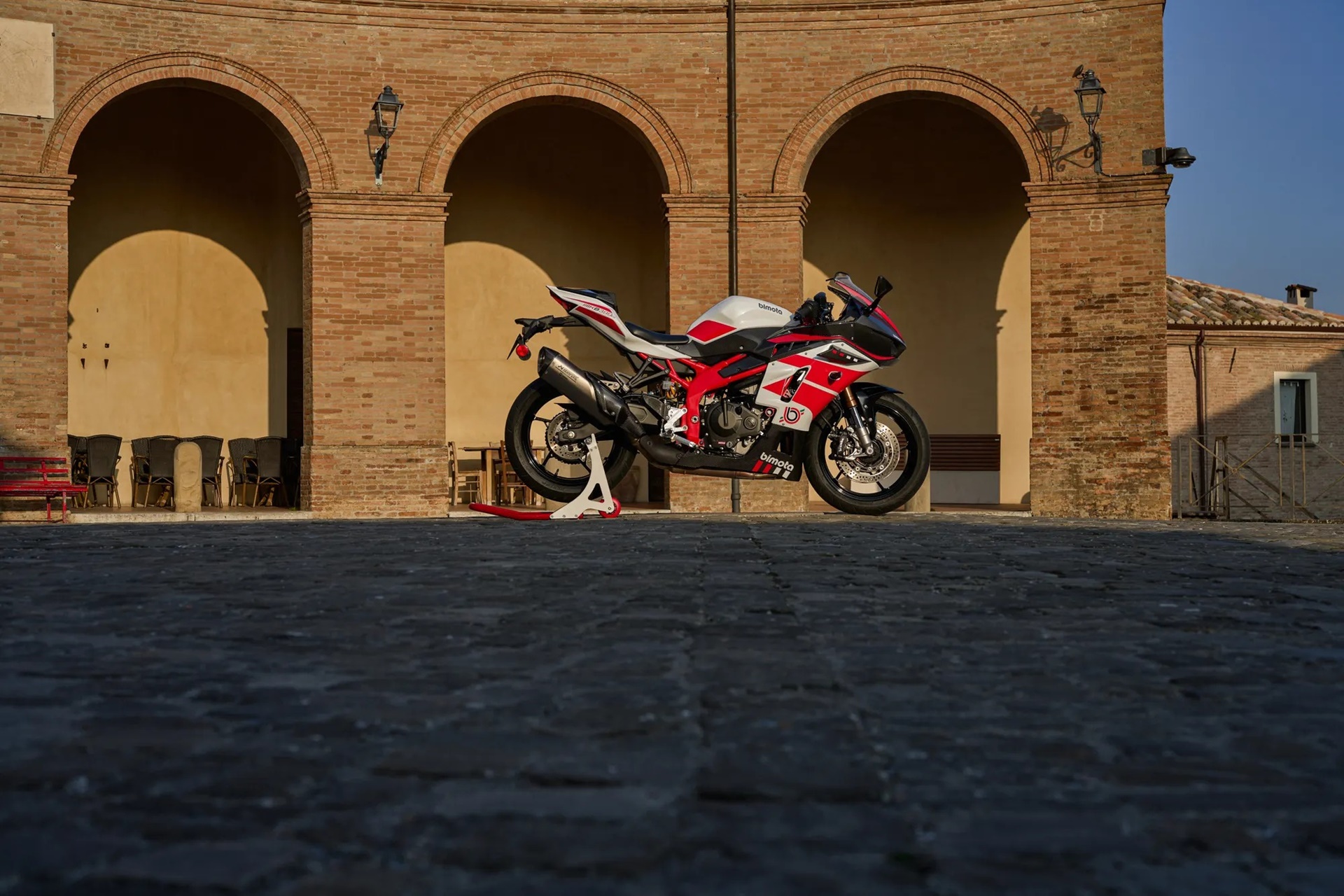 La gama Bimota KB399 aterriza en los concesionarios oficiales de la marca