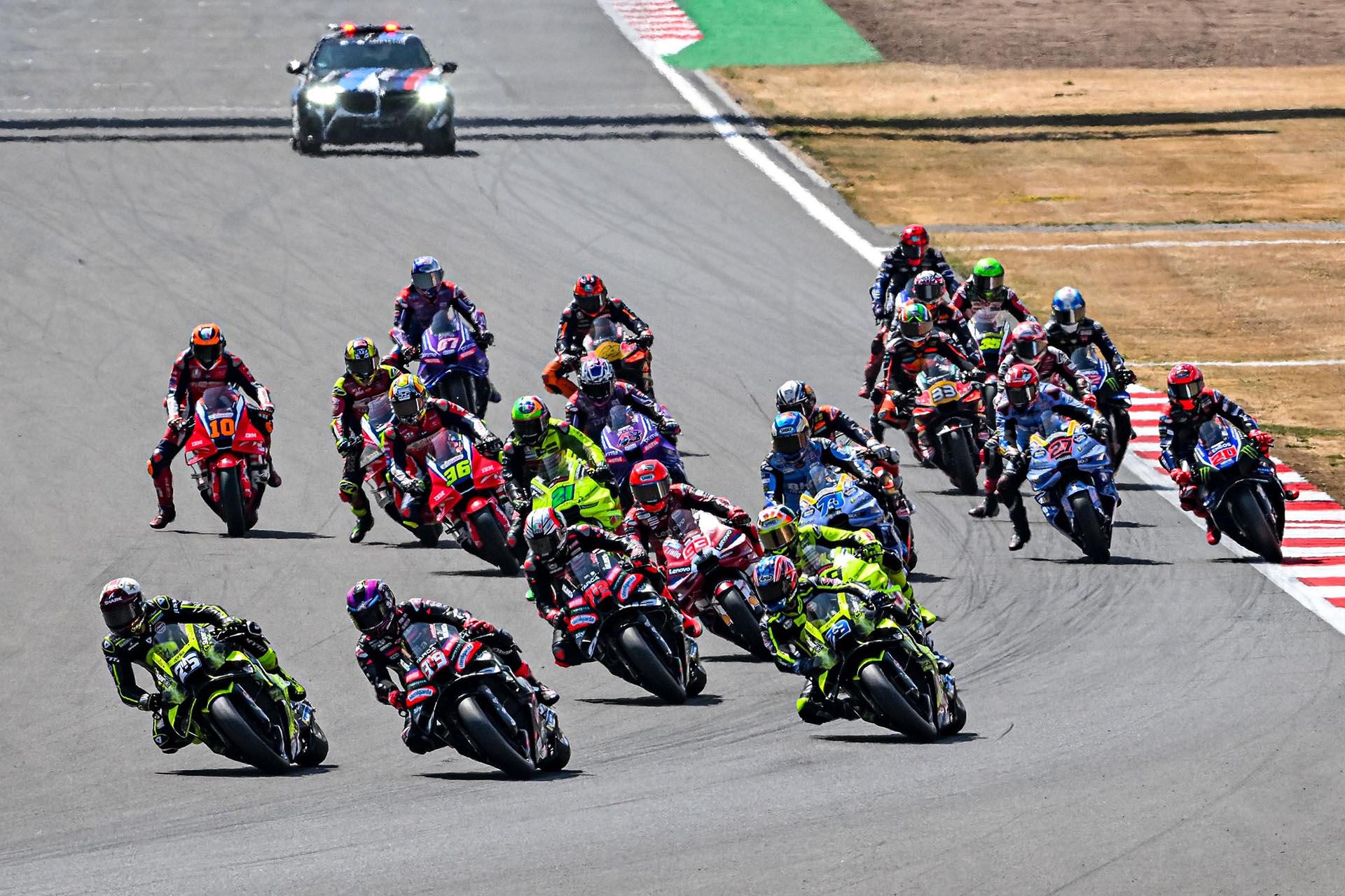 MotoGP Gran Bretaña 2026: Fernández vence, Aprilia arrasa y Ducati sufre