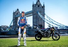 Sam Sunderland retoma su reto de vuelta al mundo en moto en 19 días