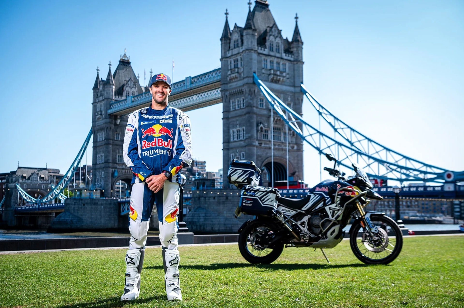 Sam Sunderland retoma su reto de vuelta al mundo en moto en 19 días