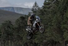 Rick English, uno de los especialistas de escenas de riesgo más destacados del Reino Unido, revela cuál es su moto de acrobacias favorita