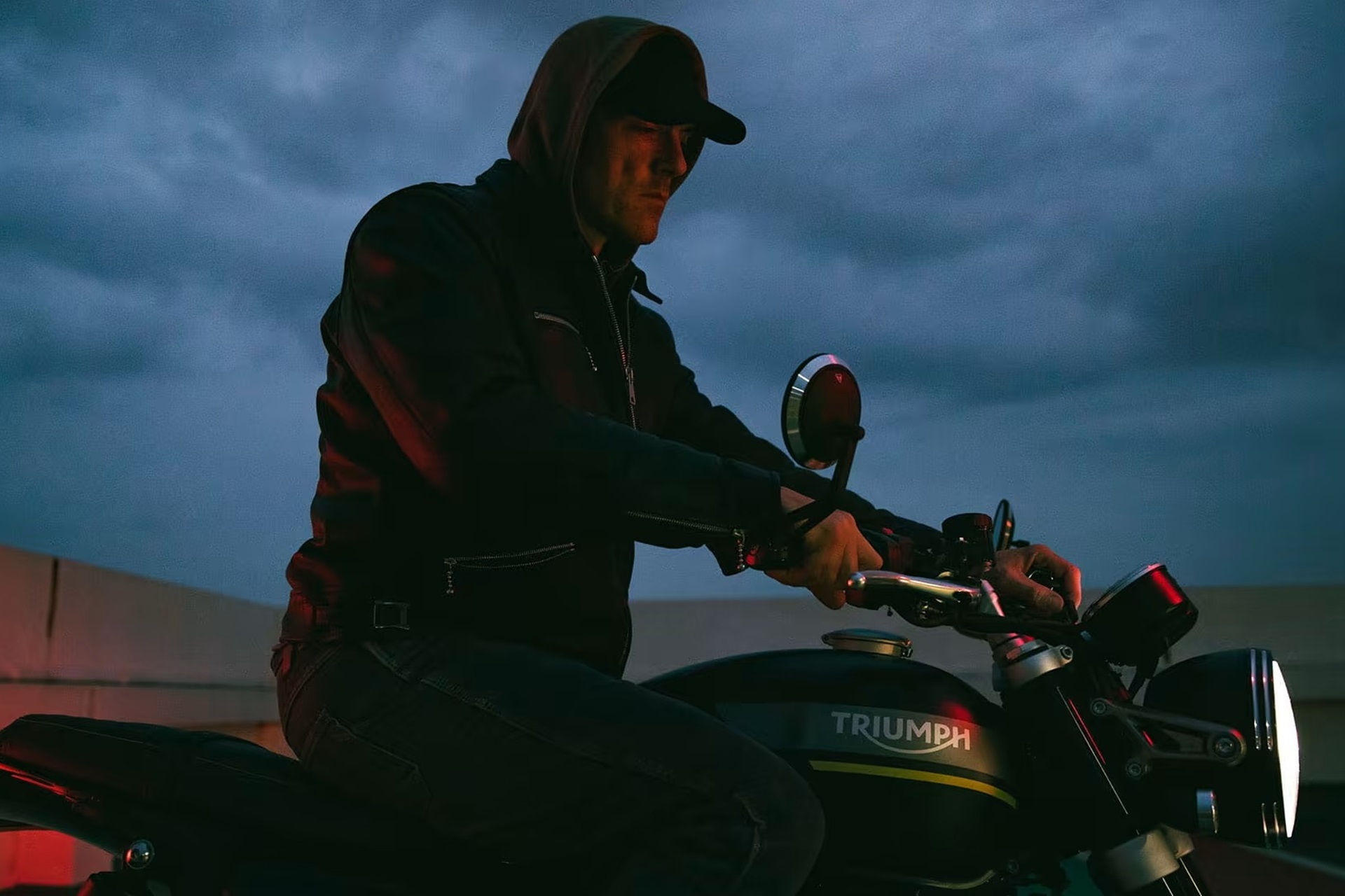 Rick English, uno de los especialistas de escenas de riesgo más destacados del Reino Unido, revela cuál es su moto de acrobacias favorita