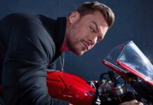 Alan Ritchson será el protagonista de una nueva película ambientada en MotoGP