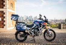 Sam Sunderland retoma su reto de vuelta al mundo en moto en 19 días