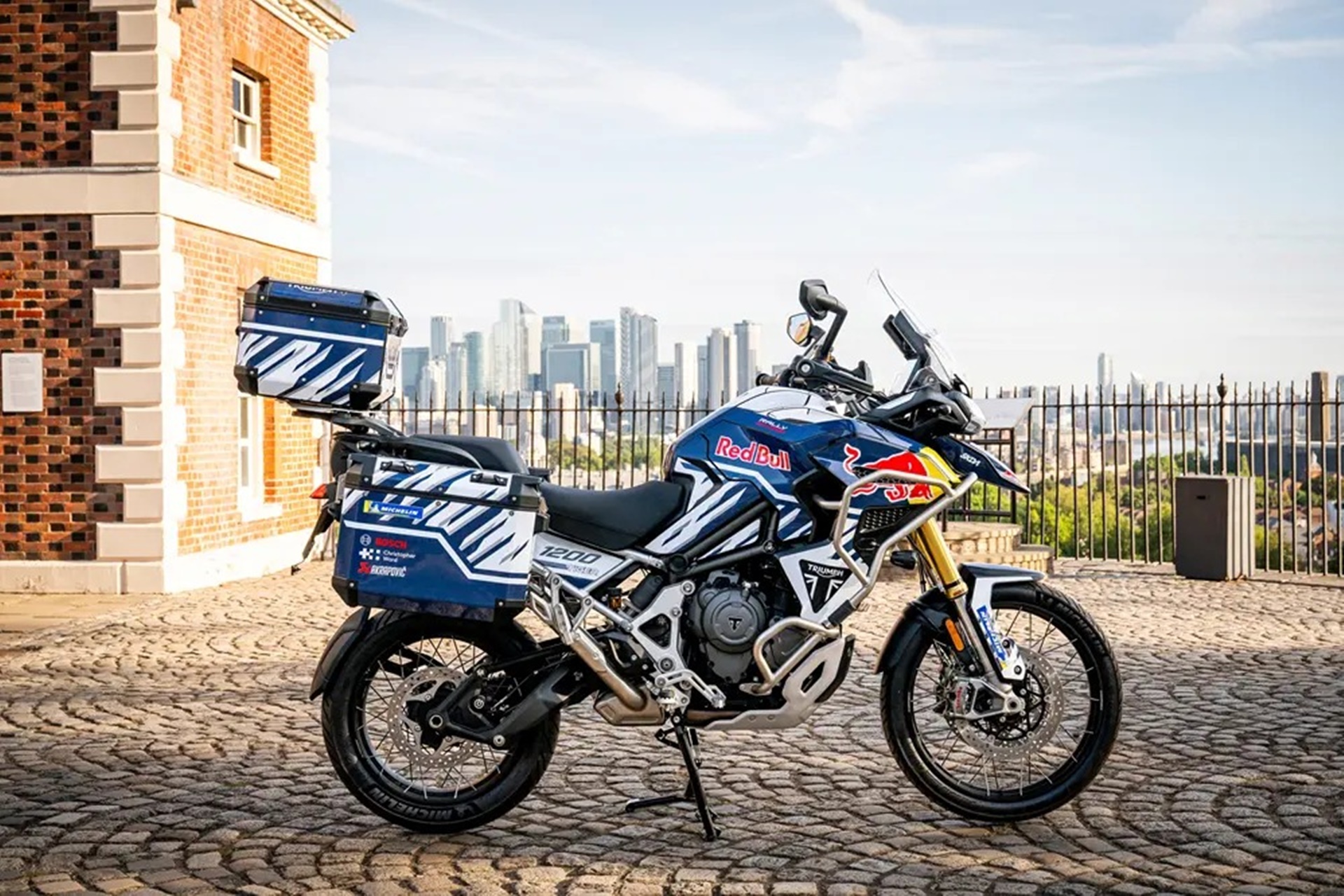 Sam Sunderland retoma su reto de vuelta al mundo en moto en 19 días
