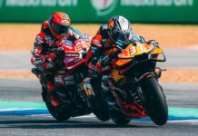 Stoner tiene su propia teoría sobre el rendimiento de Acosta y de Bagnaia