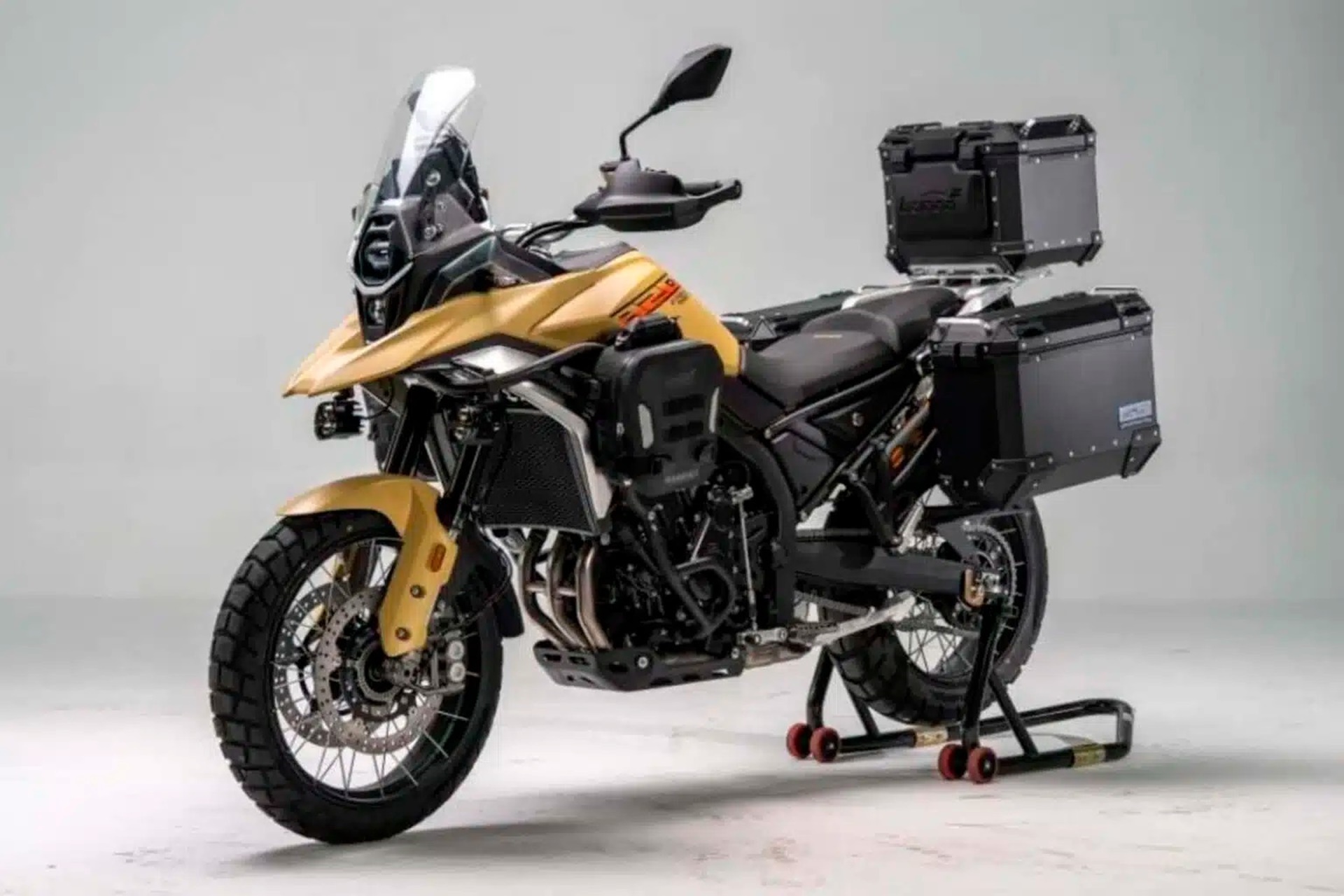 ZXMoto revela su nueva 820X y entra de lleno en la categoría ADV de altas prestaciones