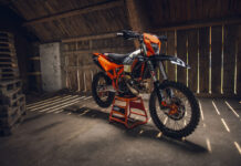 Nueva KTM 300 EXC Hardenduro 2027: desarrollada bajo el ADN de Factory Racing