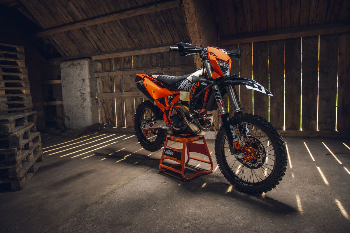 Nueva KTM 300 EXC Hardenduro 2027: desarrollada bajo el ADN de Factory Racing