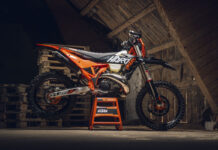 Nueva KTM 300 EXC Hardenduro 2027: desarrollada bajo el ADN de Factory Racing