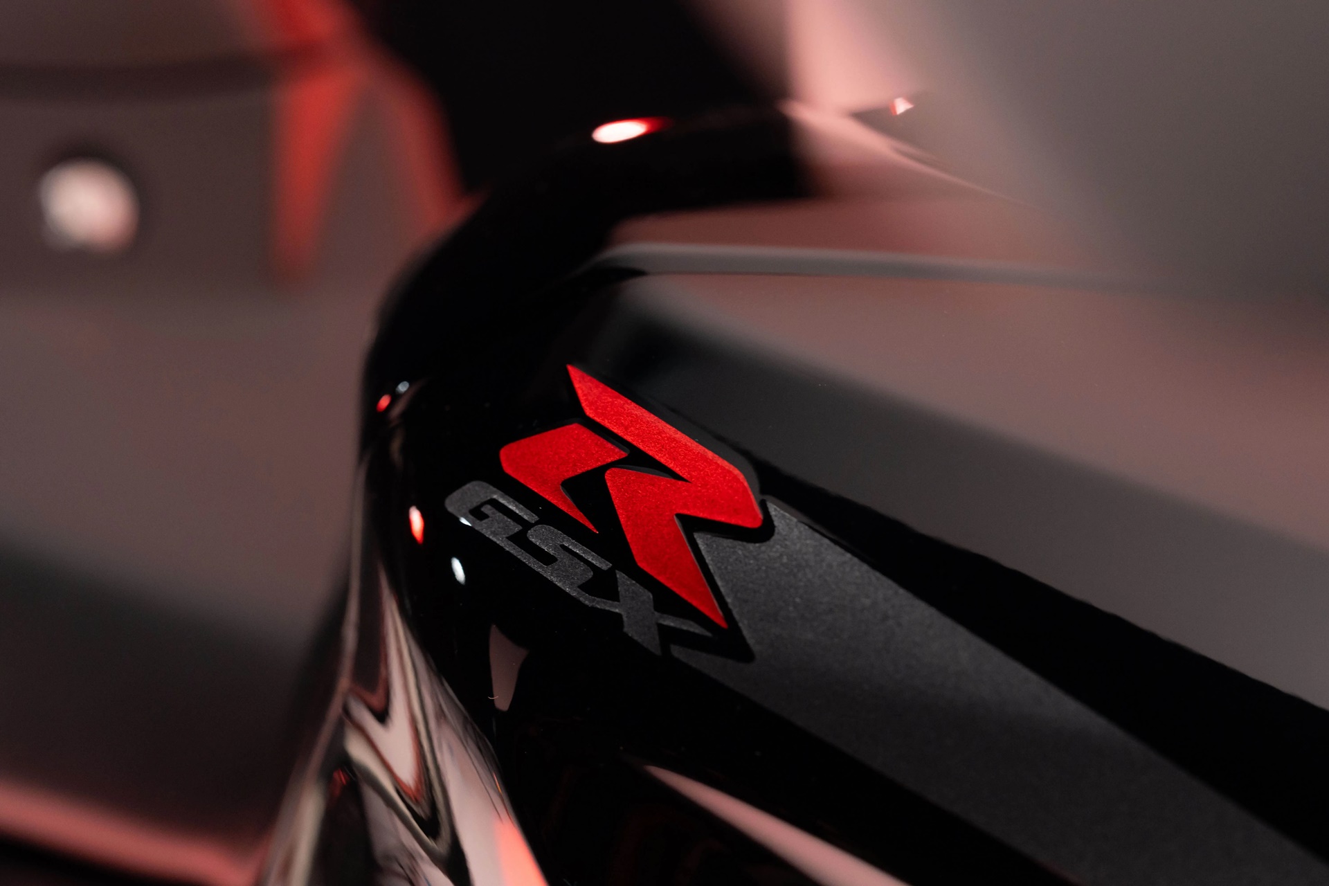 GSX-R1000R Stealth: La última serie limitada de Suzuki inspirada en el mundo náutico