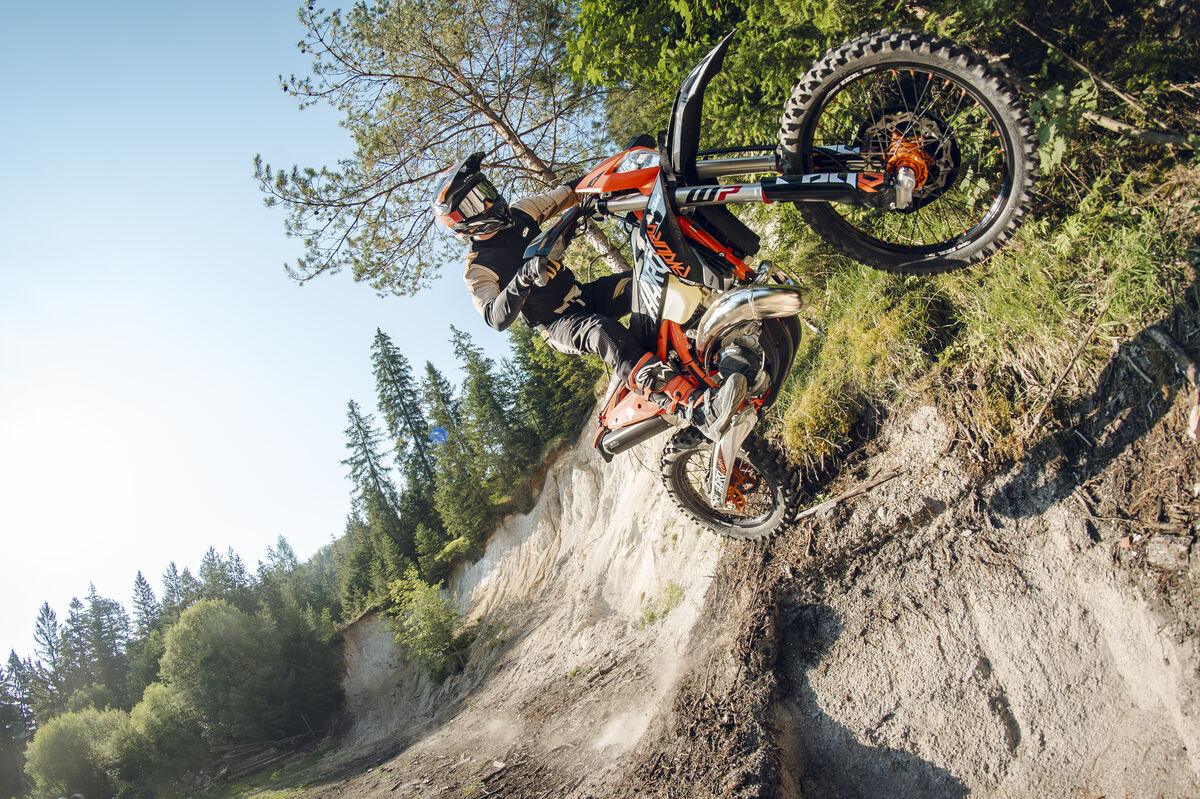 Nueva KTM 300 EXC Hardenduro 2027: desarrollada bajo el ADN de Factory Racing