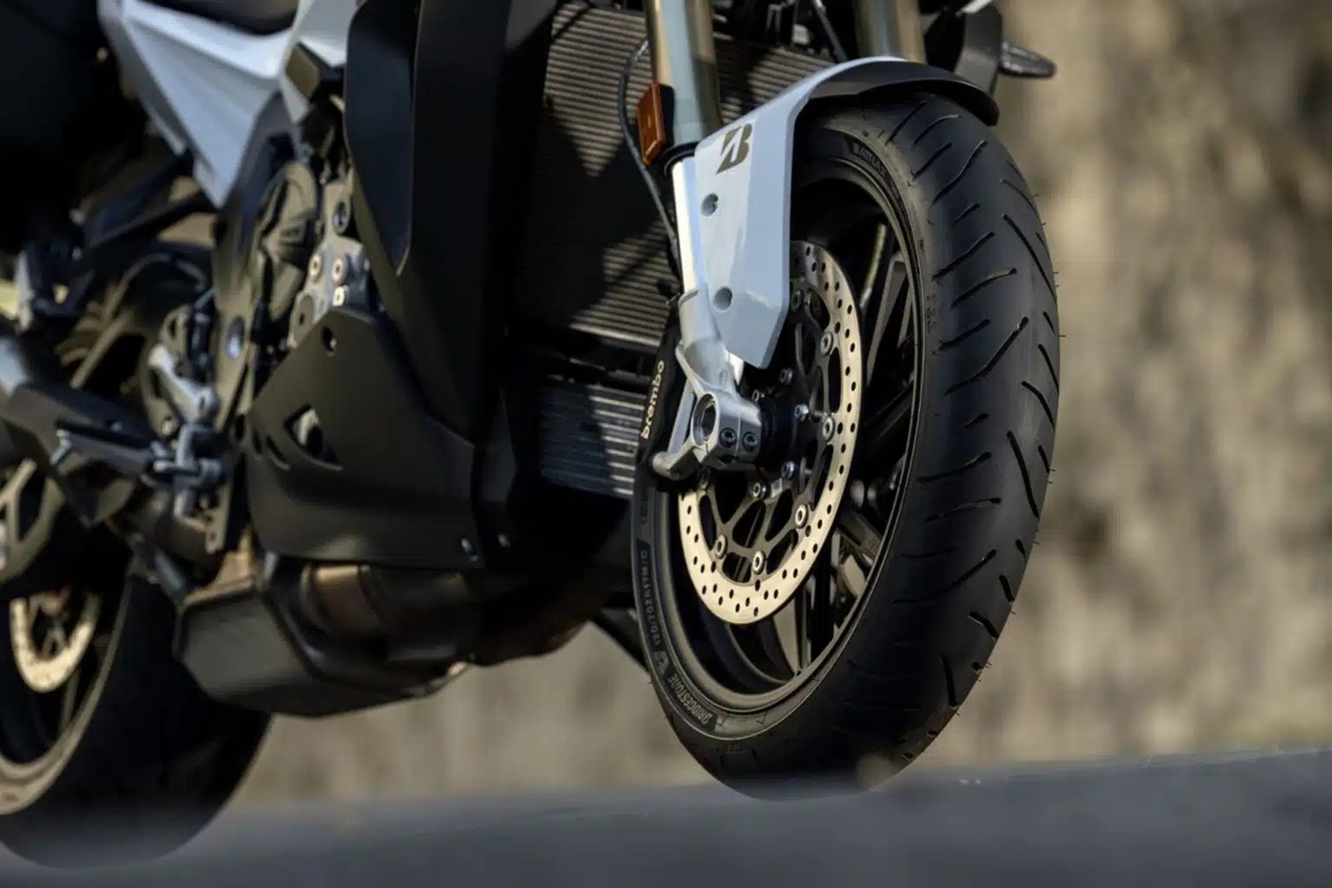 Bridgestone y la RFME un acuerdo de colaboración estratégica para 2026
