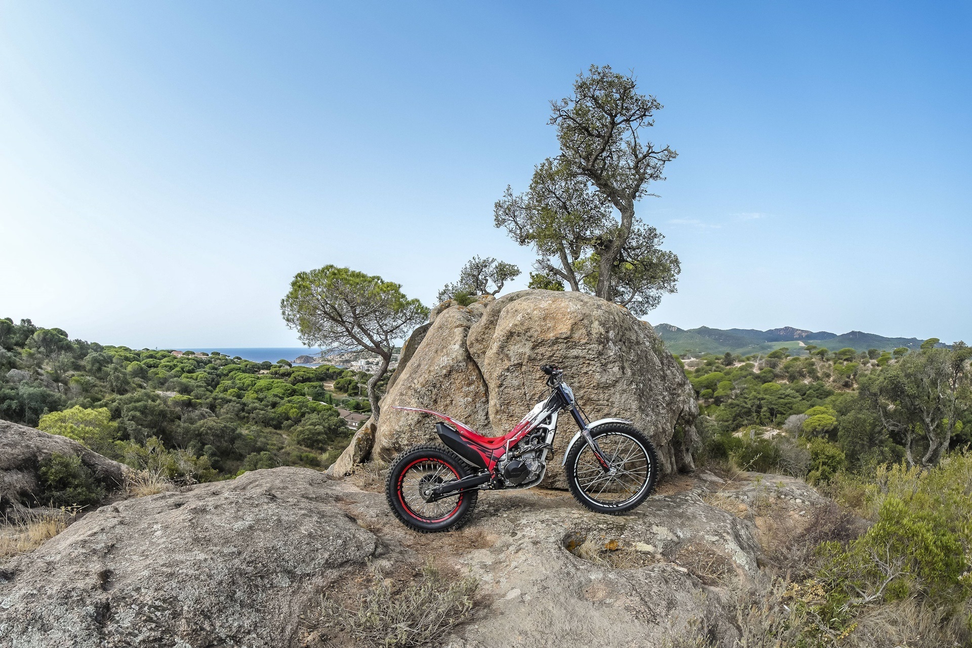 Montesa estrena nuevas decoraciones en su renovada gama 2027