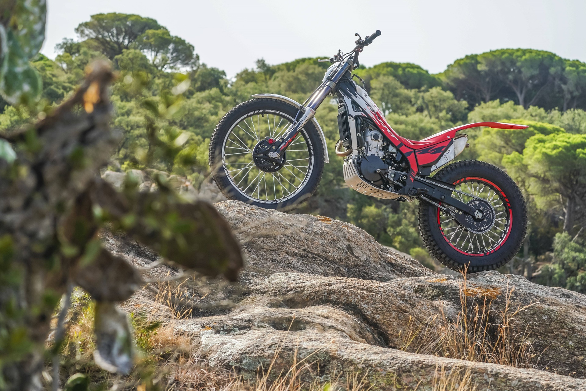 Montesa estrena nuevas decoraciones en su renovada gama 2027