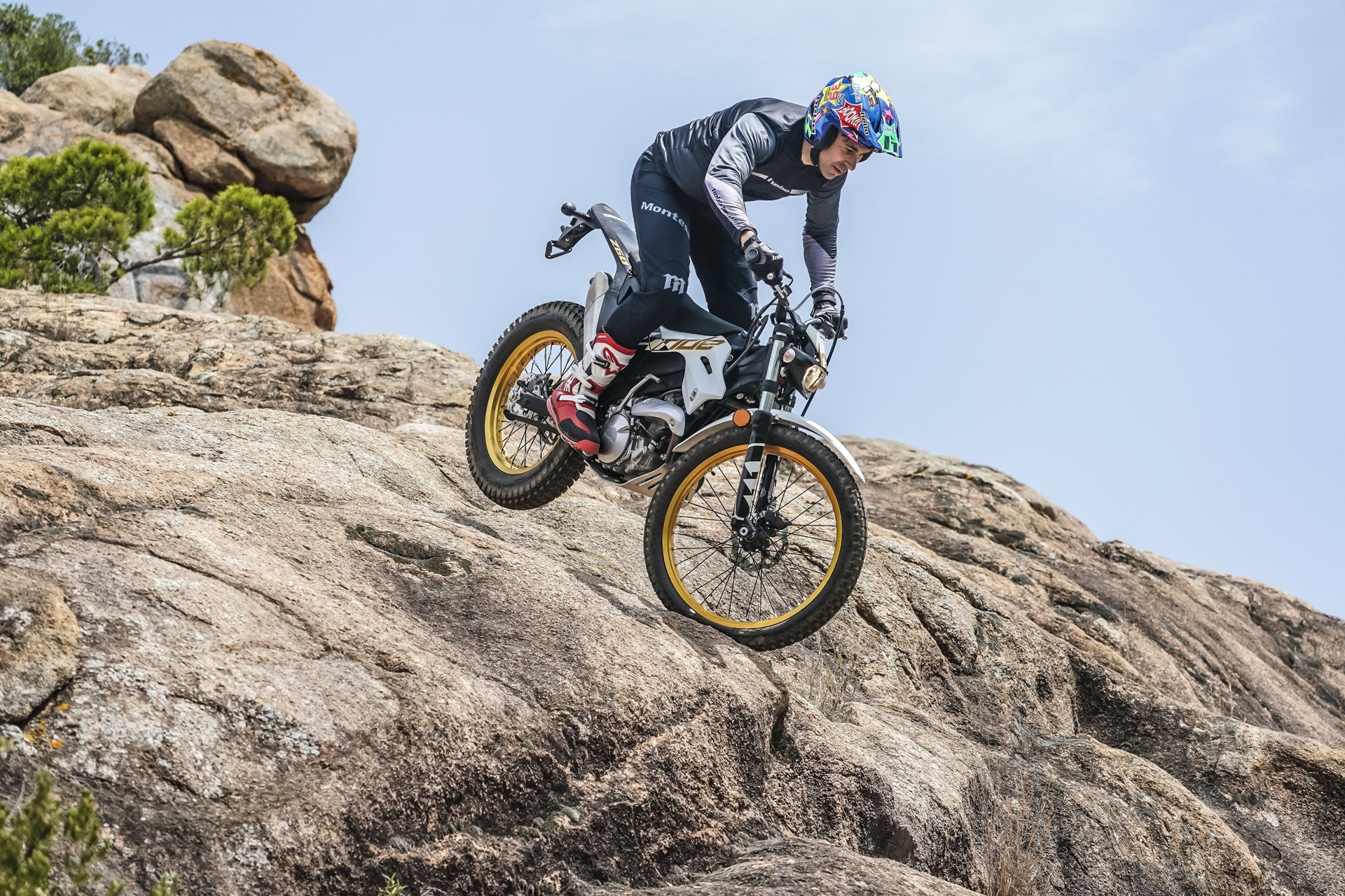 Montesa estrena nuevas decoraciones en su renovada gama 2027