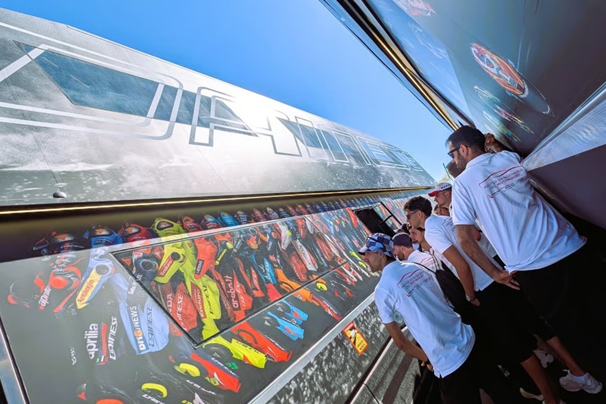Los alumnos del Máster en Ingeniería del Motorsport viven desde dentro la competición durante el GP de Aragón 2026