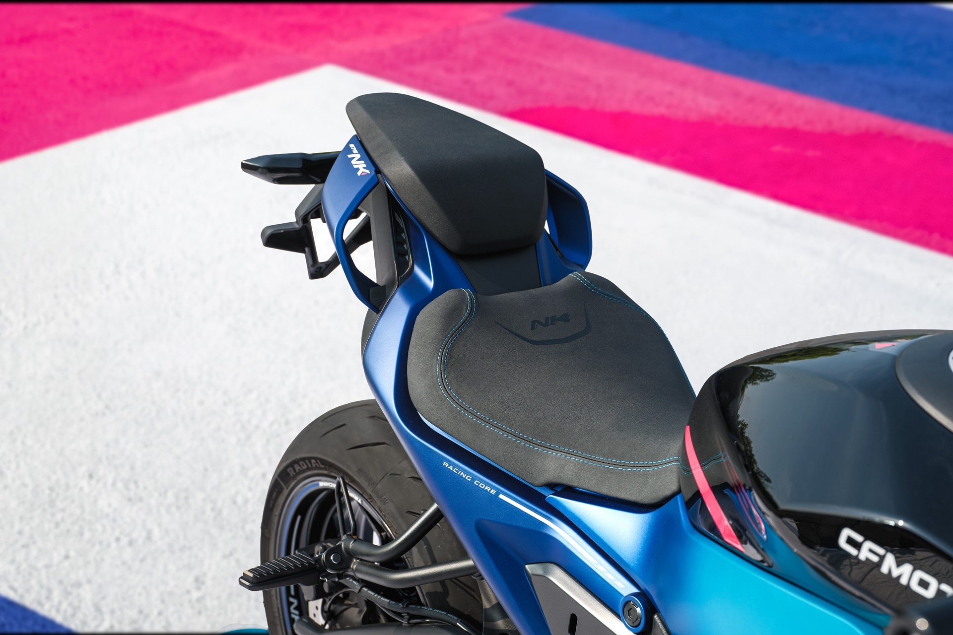 Nueva 675NK Aspar Edition: CFMOTO viste su naked deportiva con una exclusiva decoración