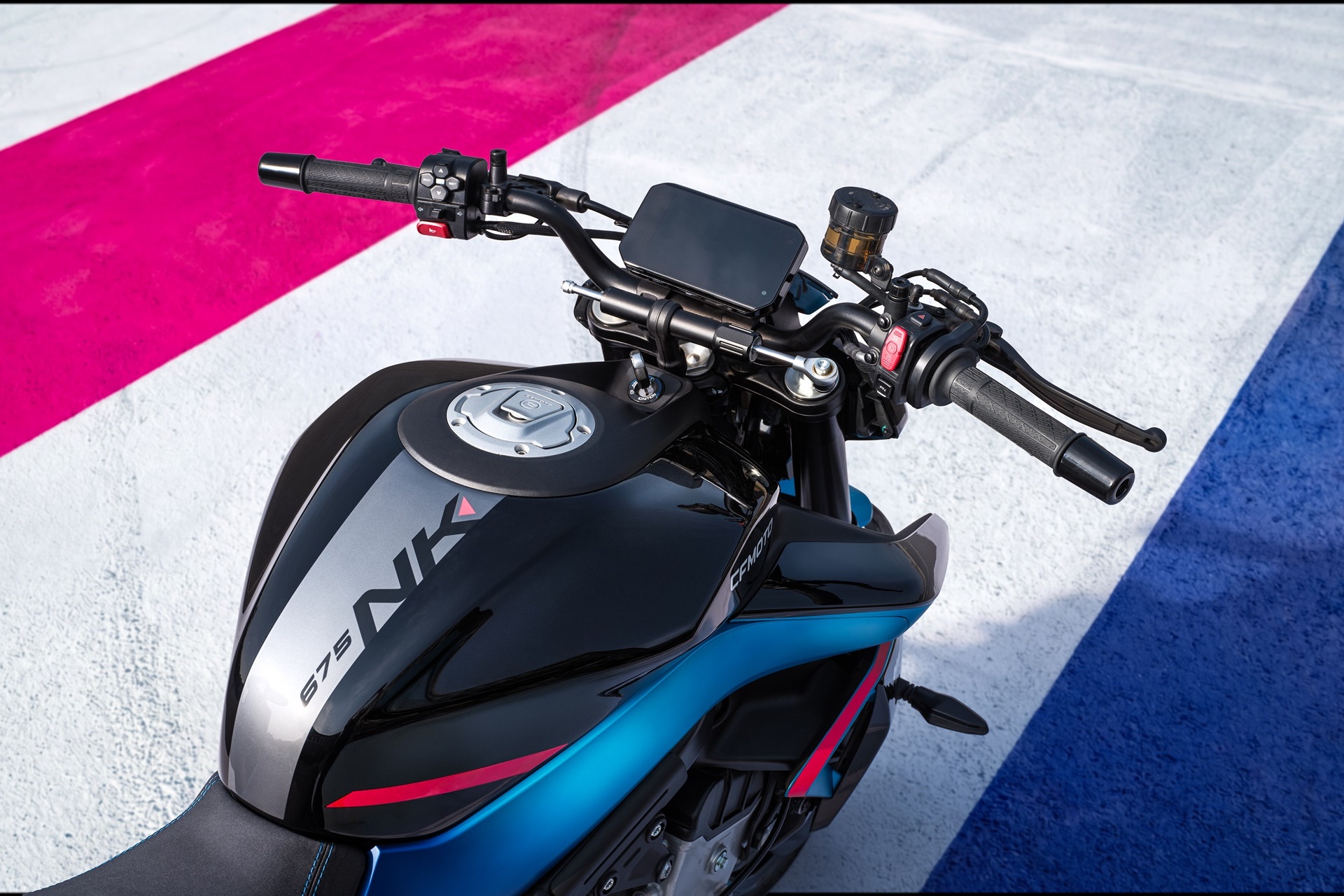 Nueva 675NK Aspar Edition: CFMOTO viste su naked deportiva con una exclusiva decoración