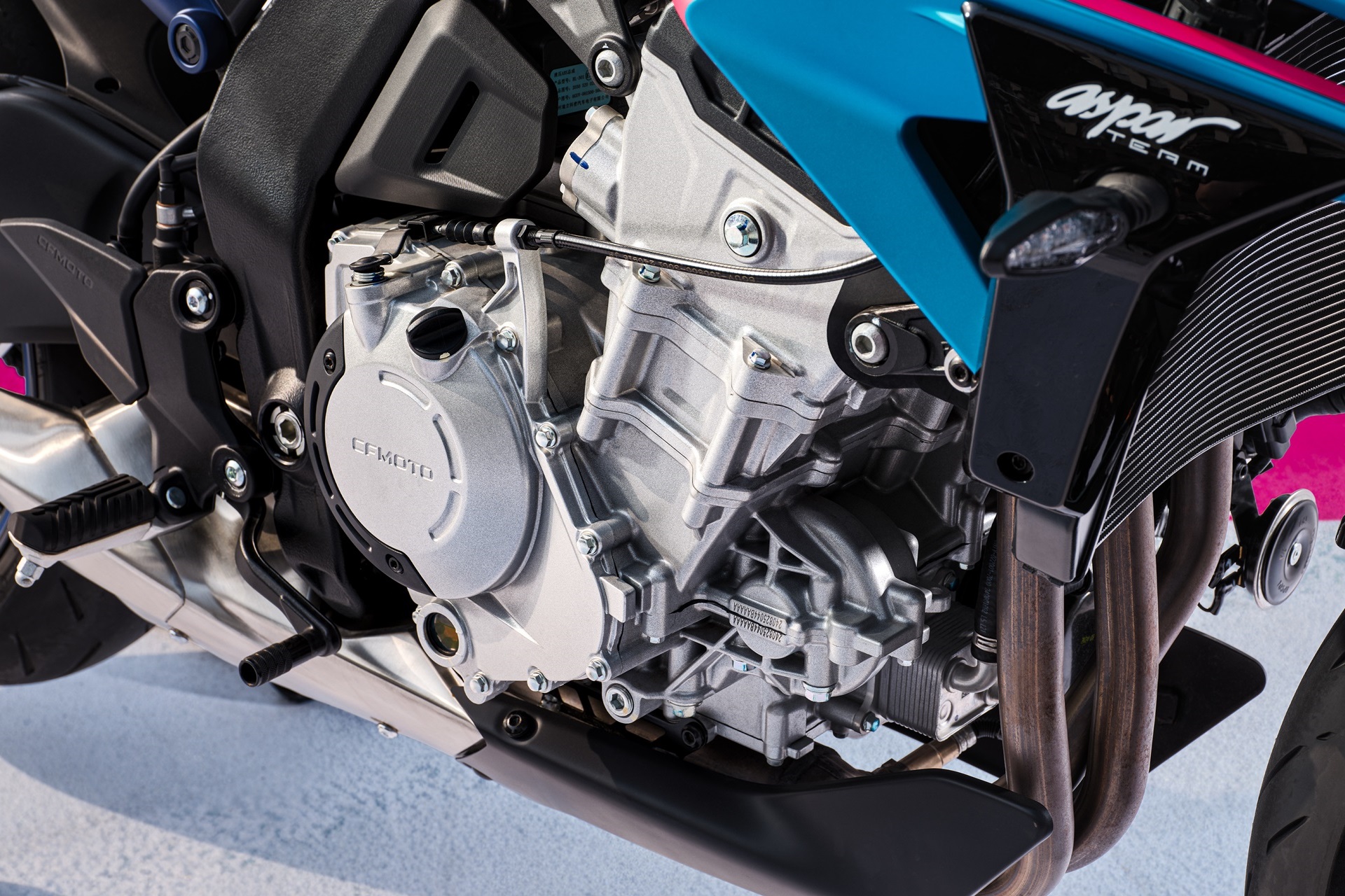 Nueva 675NK Aspar Edition: CFMOTO viste su naked deportiva con una exclusiva decoración