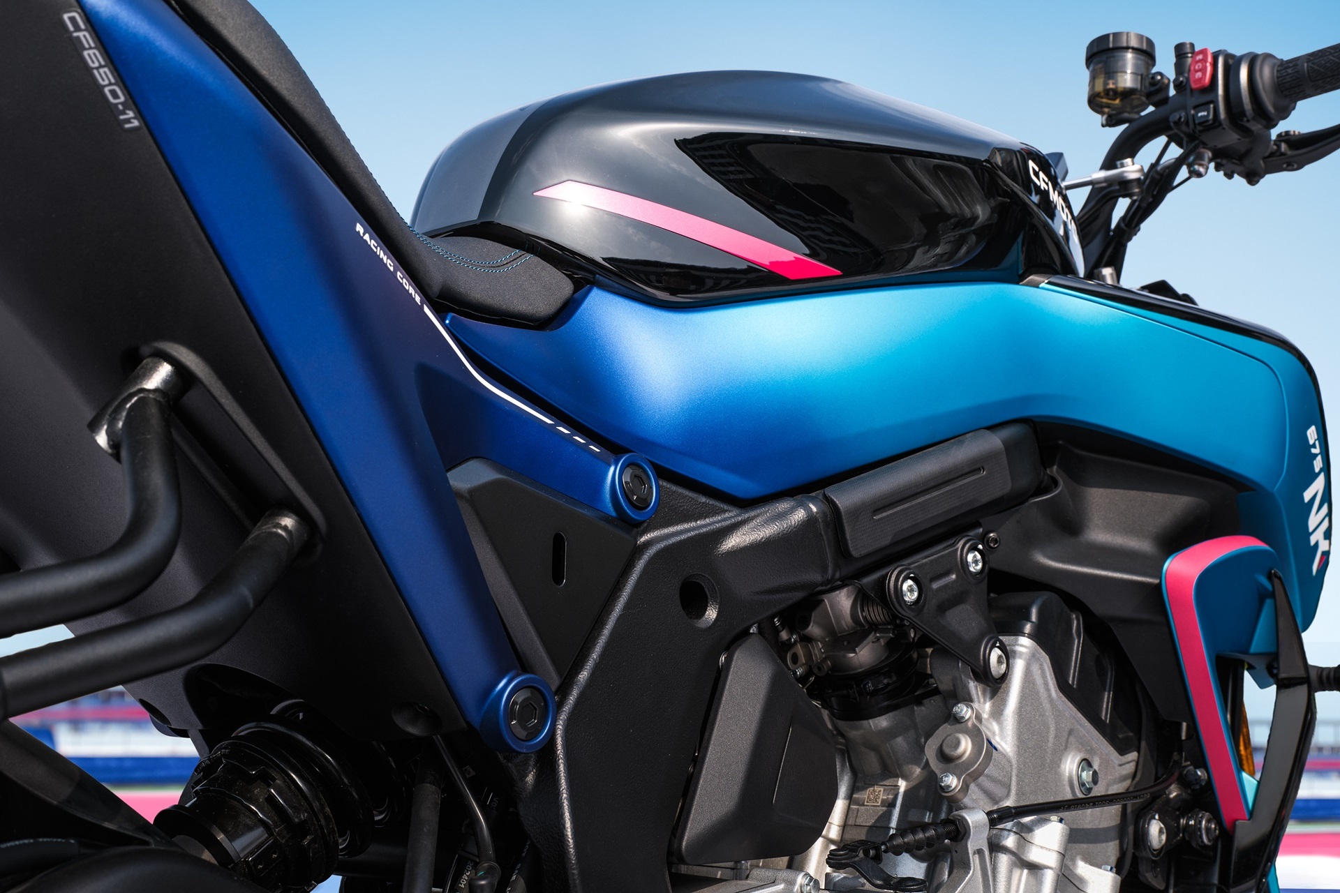 Nueva 675NK Aspar Edition: CFMOTO viste su naked deportiva con una exclusiva decoración