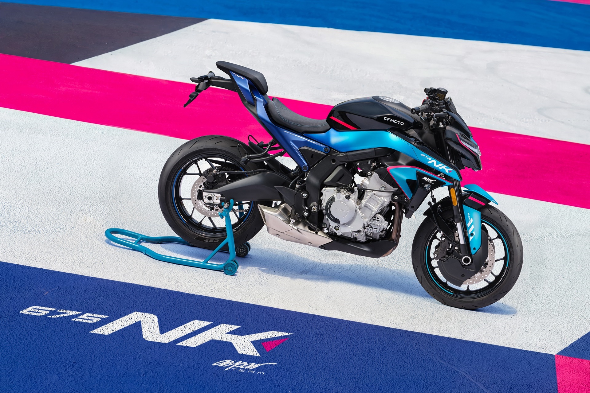 Nueva 675NK Aspar Edition: CFMOTO viste su naked deportiva con una exclusiva decoración