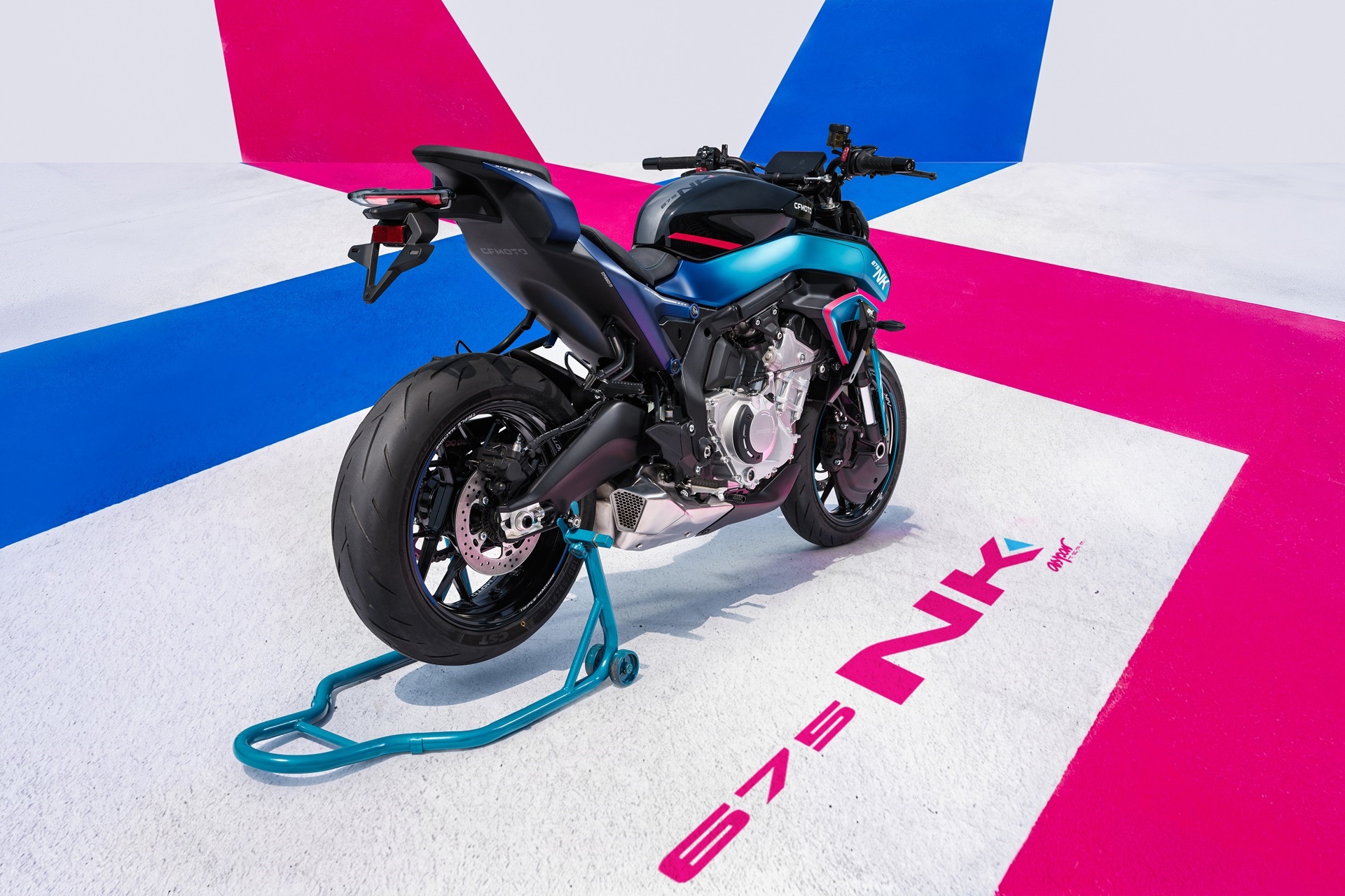 Nueva 675NK Aspar Edition: CFMOTO viste su naked deportiva con una exclusiva decoración