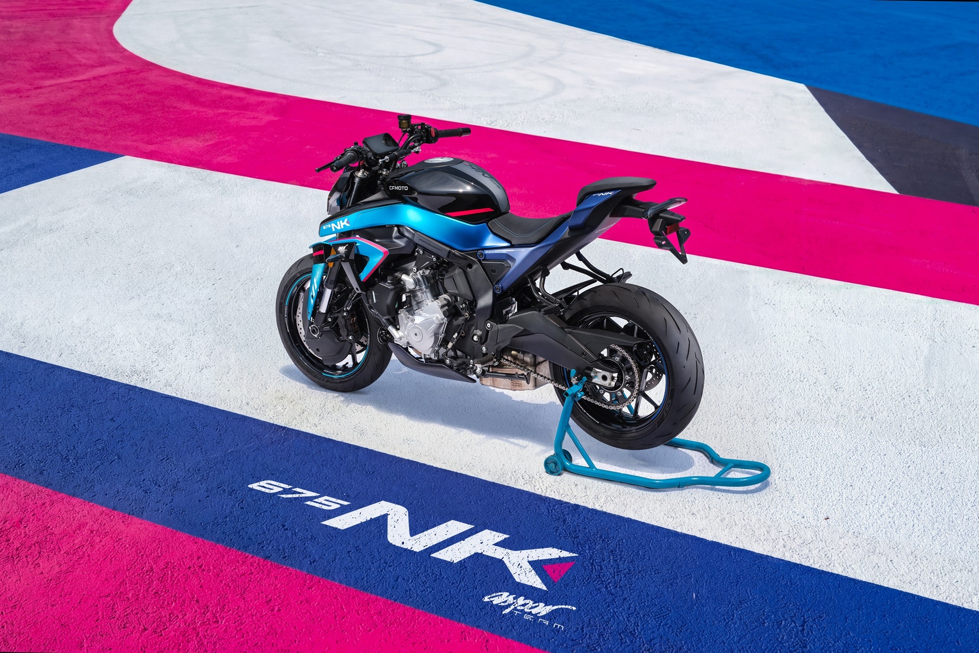 Nueva 675NK Aspar Edition: CFMOTO viste su naked deportiva con una exclusiva decoración