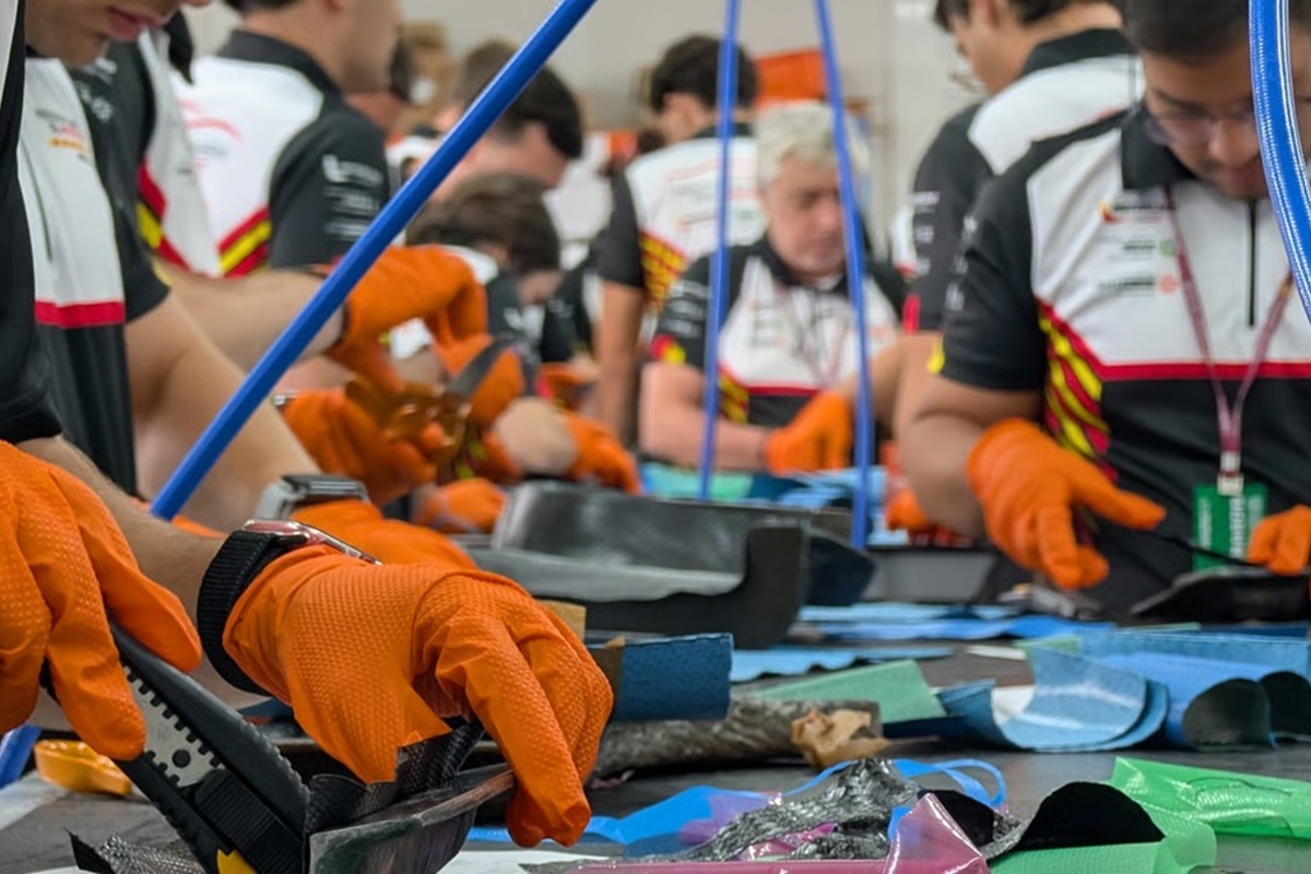Los alumnos del Máster en Ingeniería del Motorsport viven desde dentro la competición durante el GP de Aragón 2026
