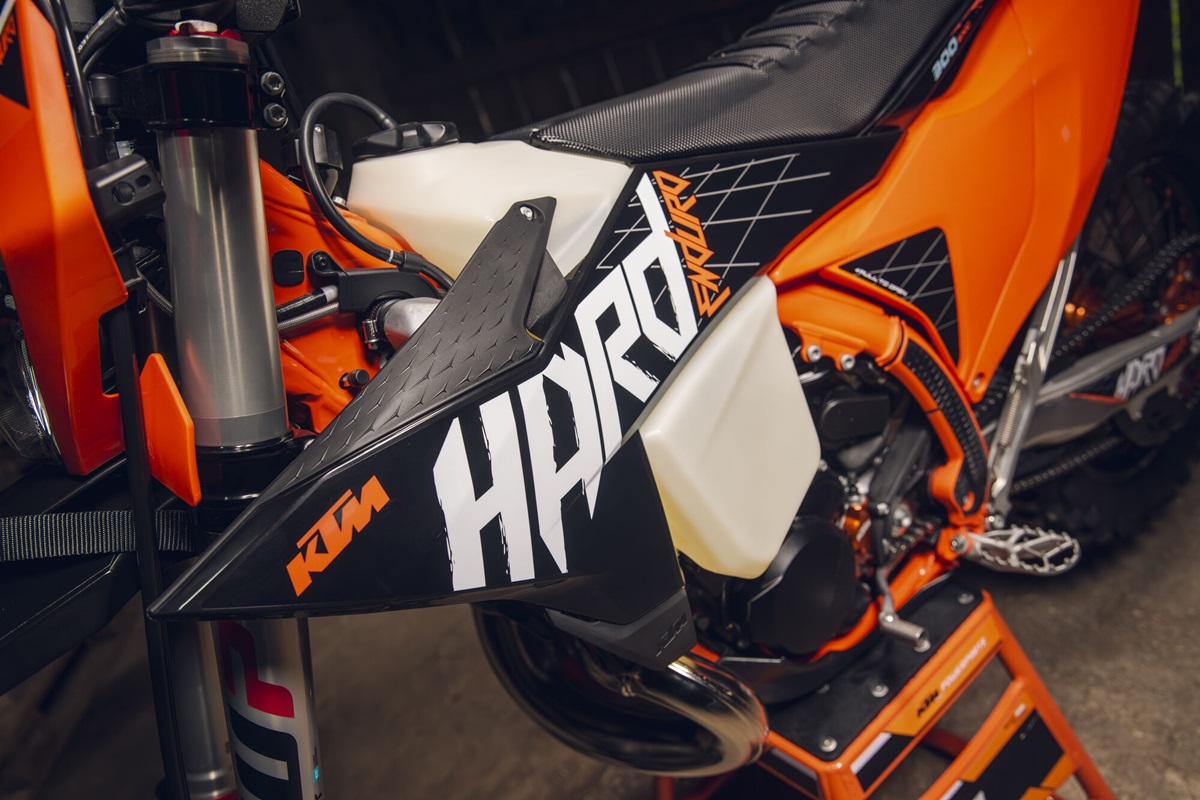 Nueva KTM 300 EXC Hardenduro 2027: desarrollada bajo el ADN de Factory Racing