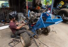 Triturar madera nunca volverá a ser lo mismo cuando conozcas el “nuevo modelo” de Grind Hard Plumbing con el motor de una Ducati 750SS