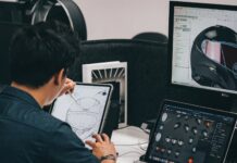 GoPro patenta su primer modelo de casco con cámara integrada y micrófonos “inteligentes”