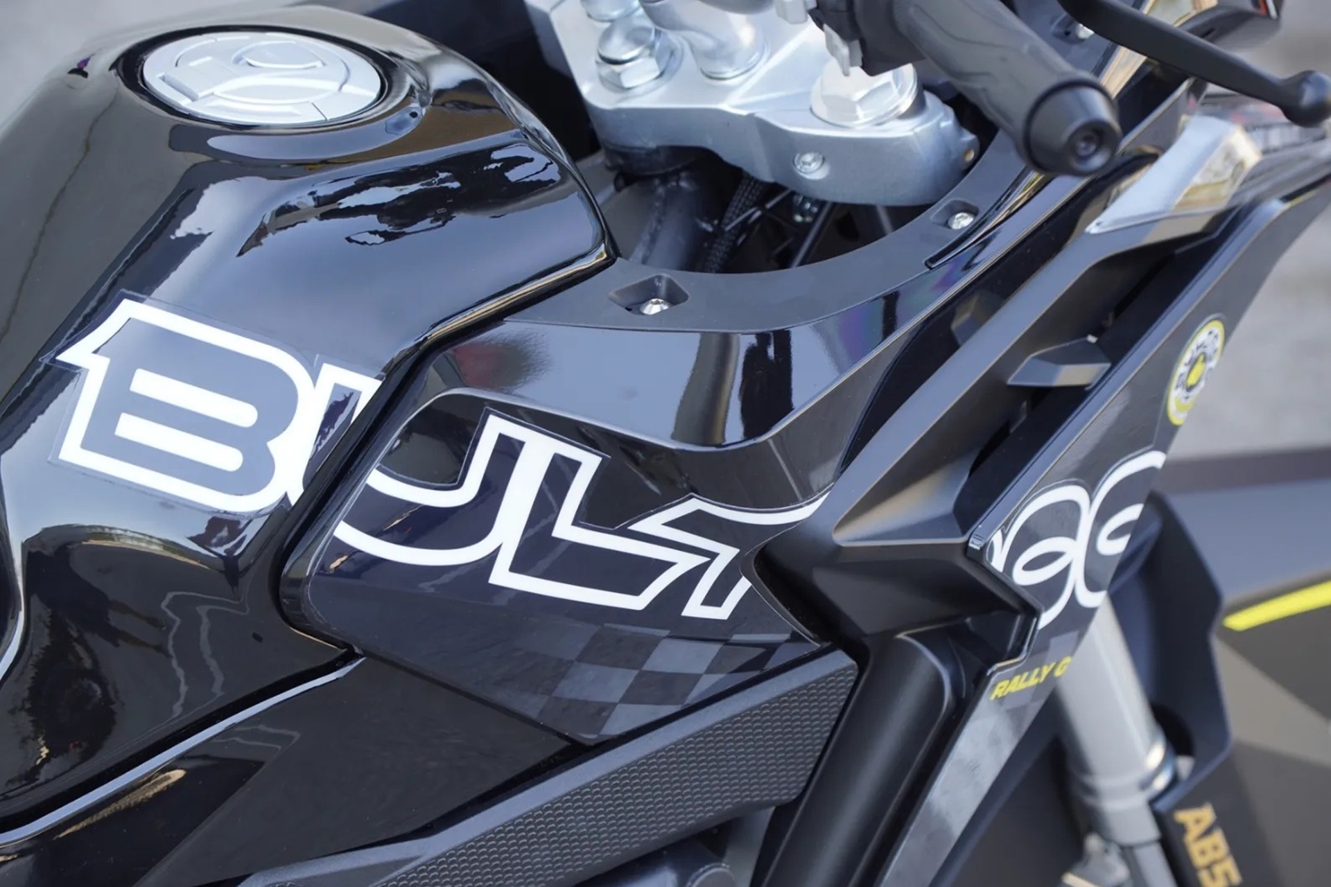 Bultaco pone a prueba su nueva Rally GT 300 en un test programado en Los Monegros