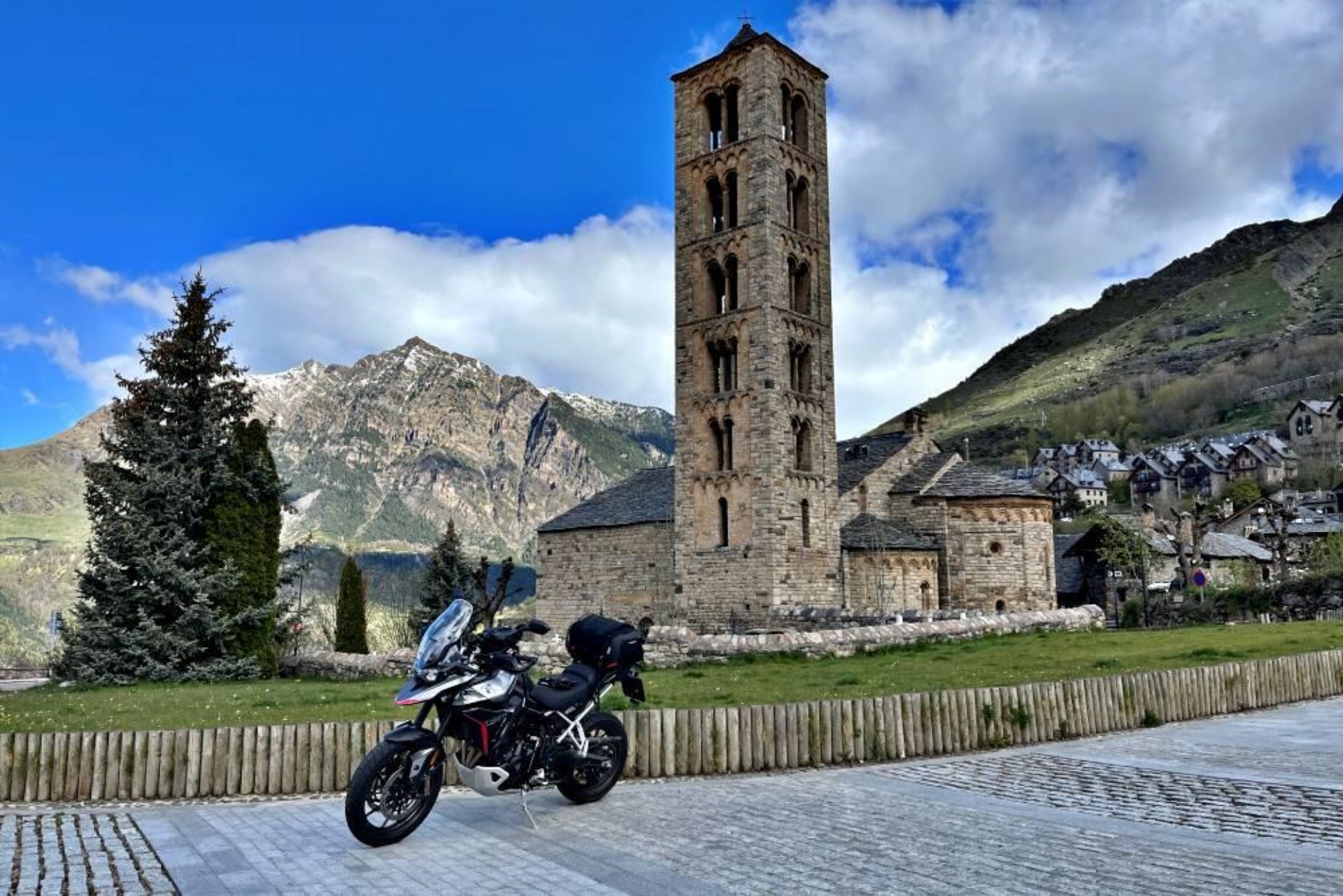 Carreteras secundarias rutas de España para motos