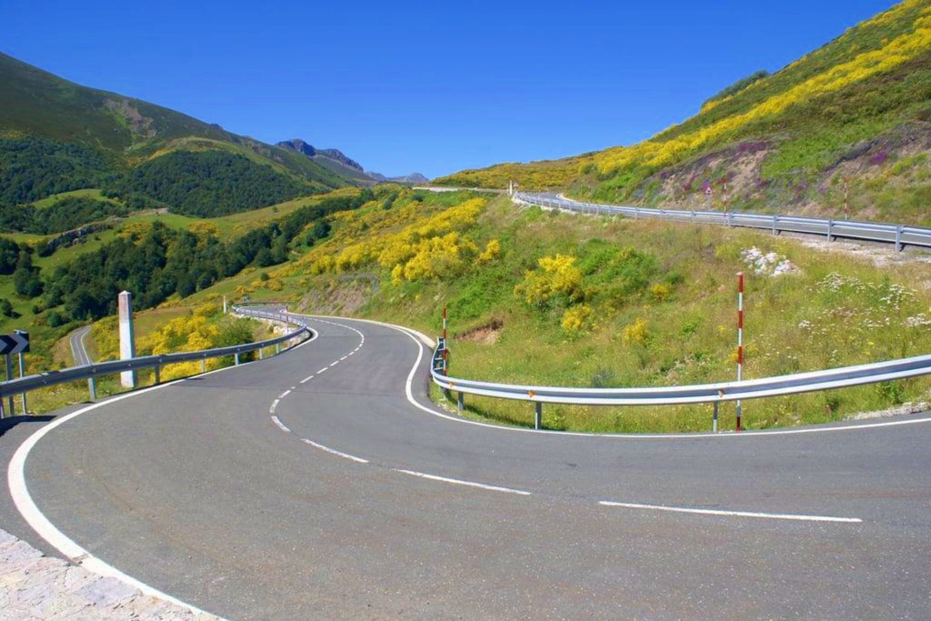 Carreteras secundarias rutas de España para motos