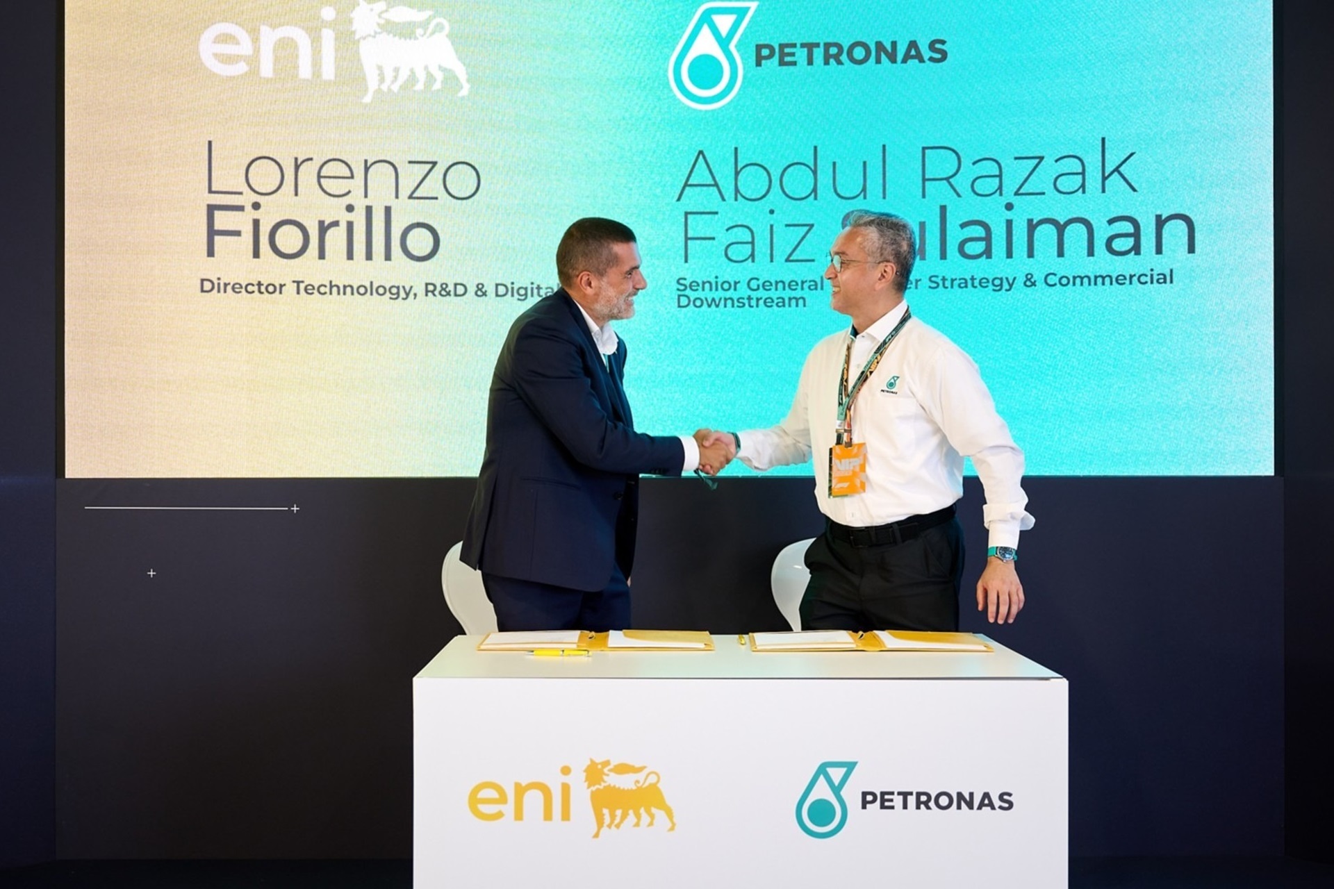 Eni y Petronas firman un “Acuerdo de Viabilidad” para evaluar si la biogasolina de alto rendimiento es viable en modelos de calle