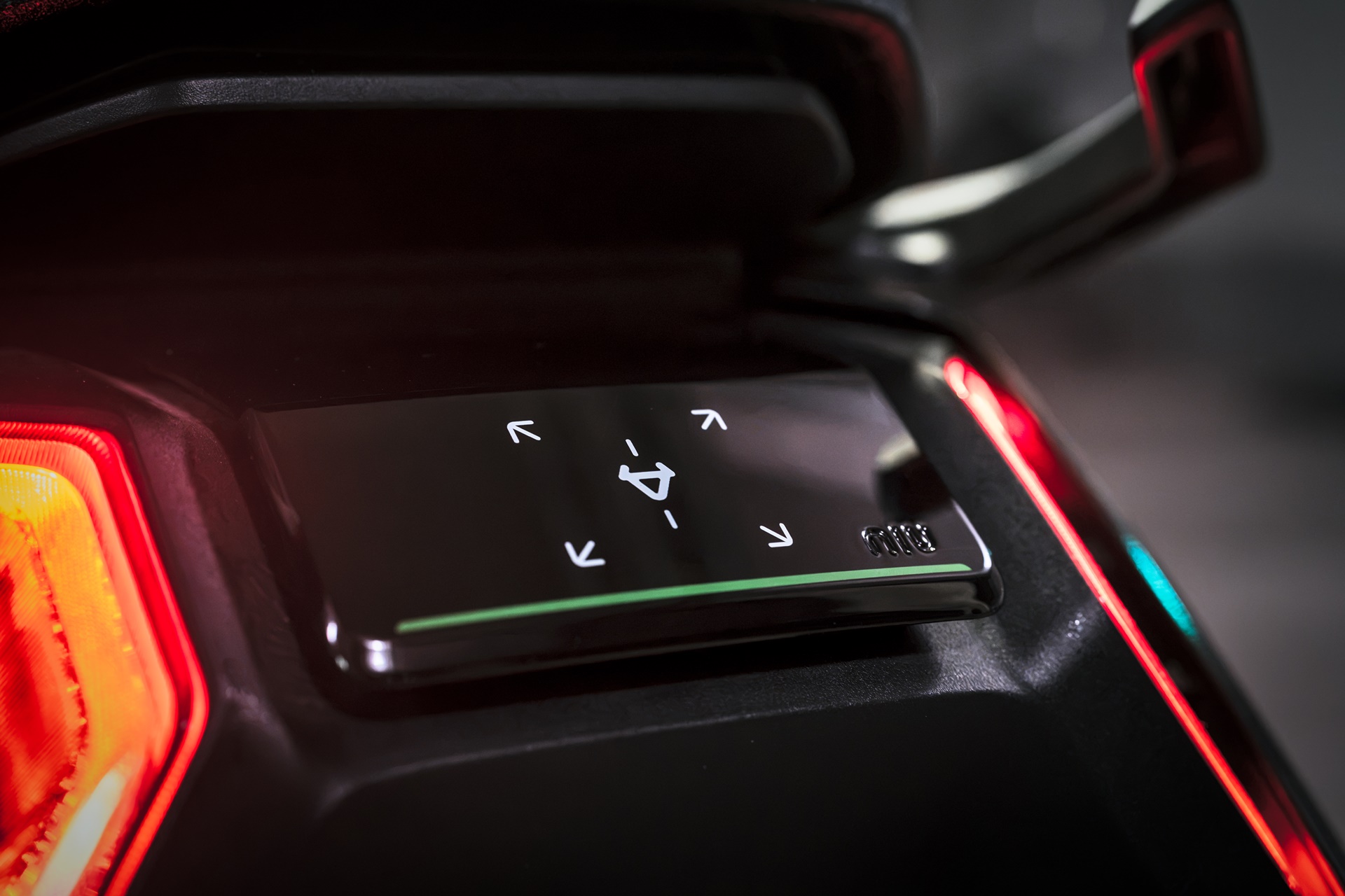 FQiX x Razer Special Edition: movilidad urbana bajo un lenguaje icónico de diseño