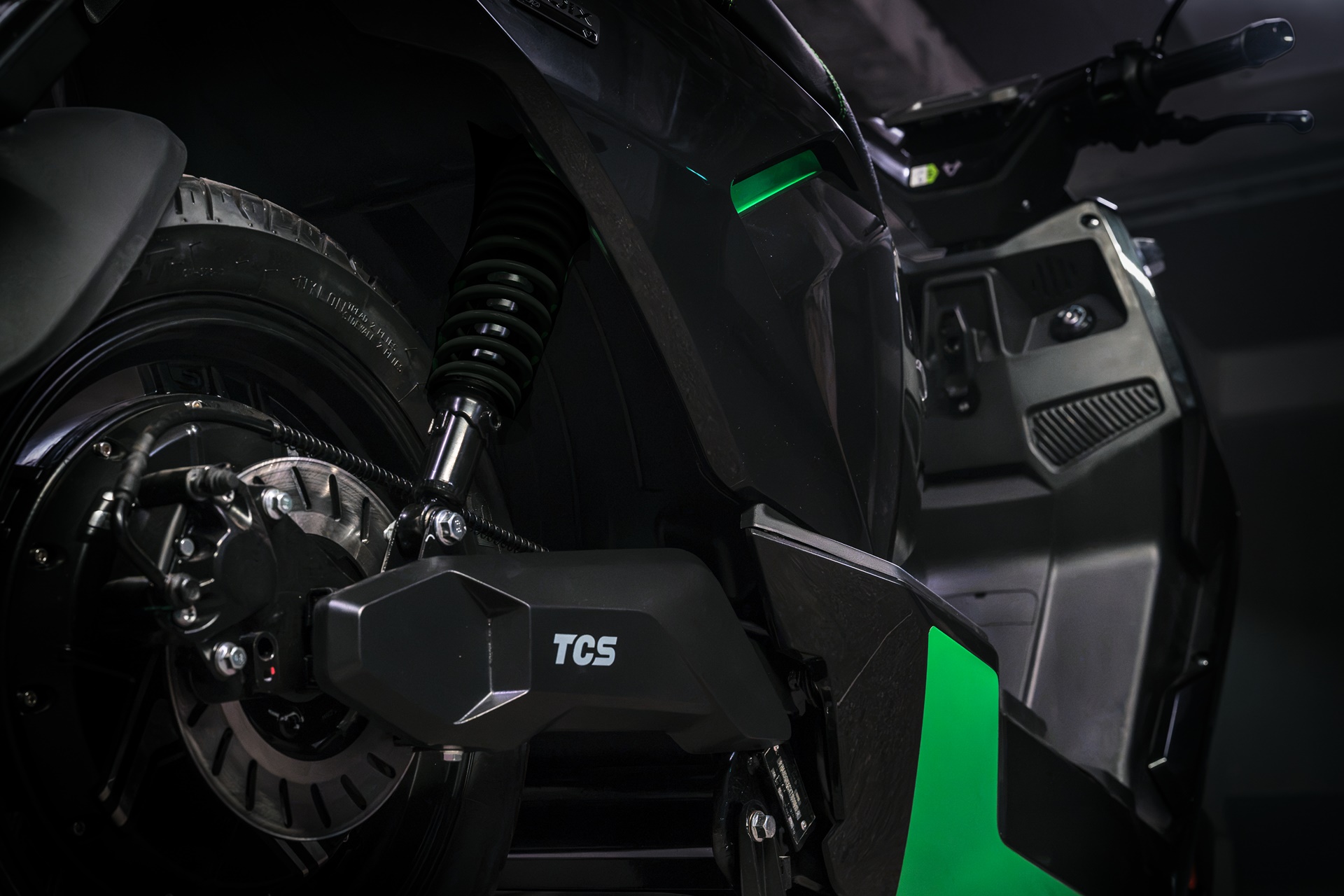 FQiX x Razer Special Edition: movilidad urbana bajo un lenguaje icónico de diseño