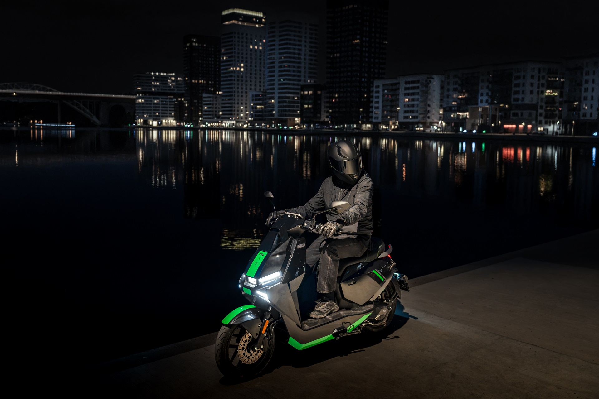 FQiX x Razer Special Edition: movilidad urbana bajo un lenguaje icónico de diseño