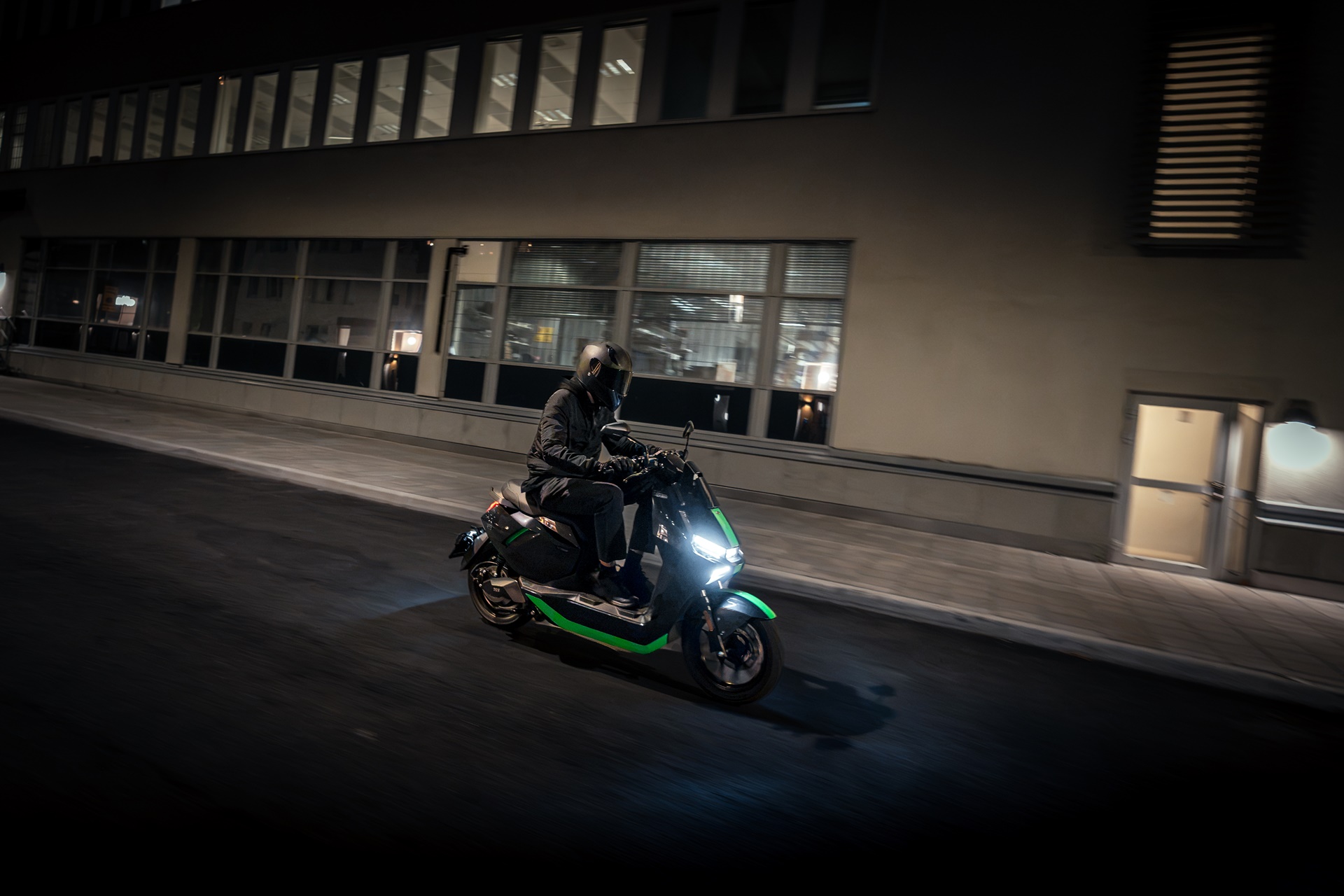 FQiX x Razer Special Edition: movilidad urbana bajo un lenguaje icónico de diseño
