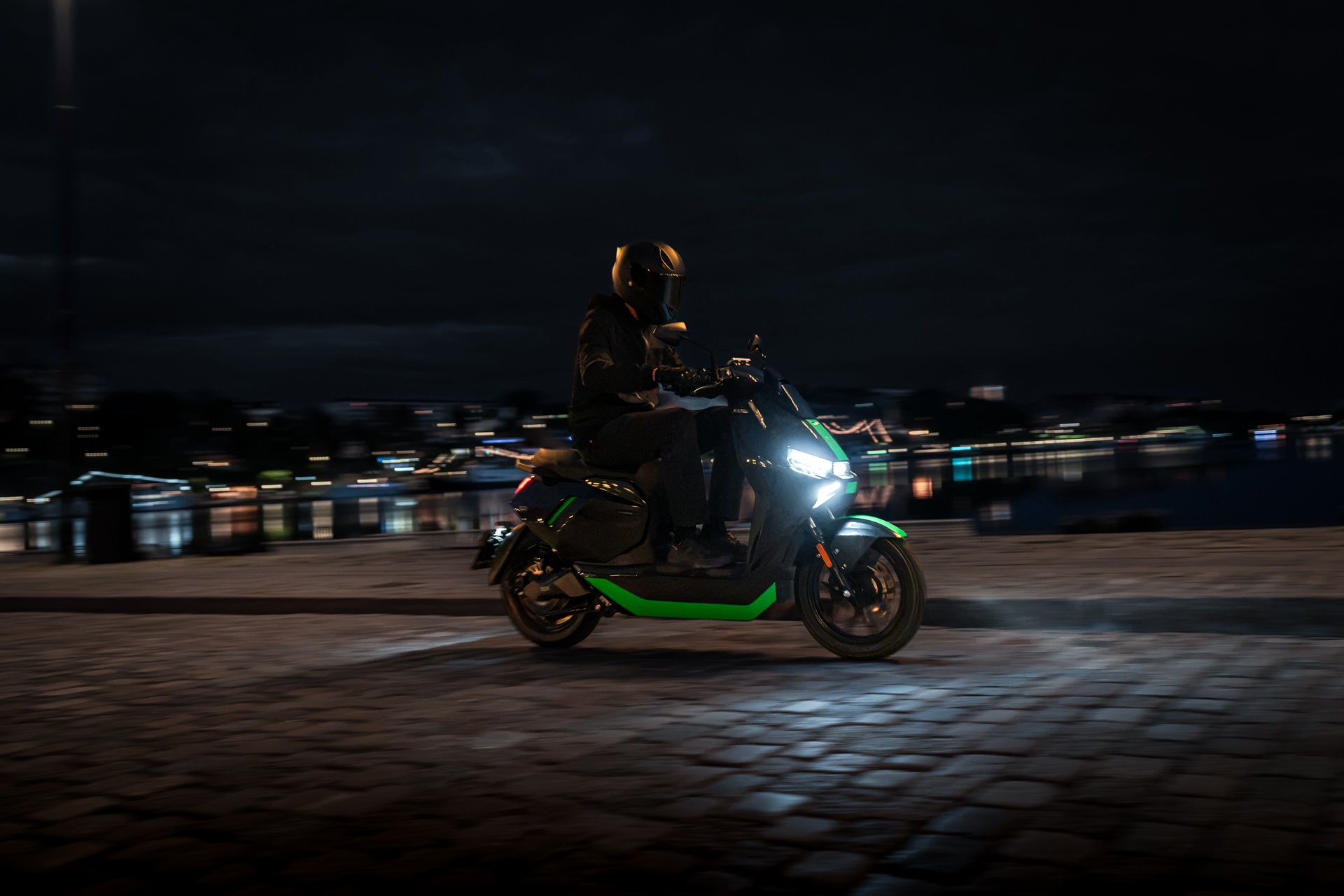 FQiX x Razer Special Edition: movilidad urbana bajo un lenguaje icónico de diseño