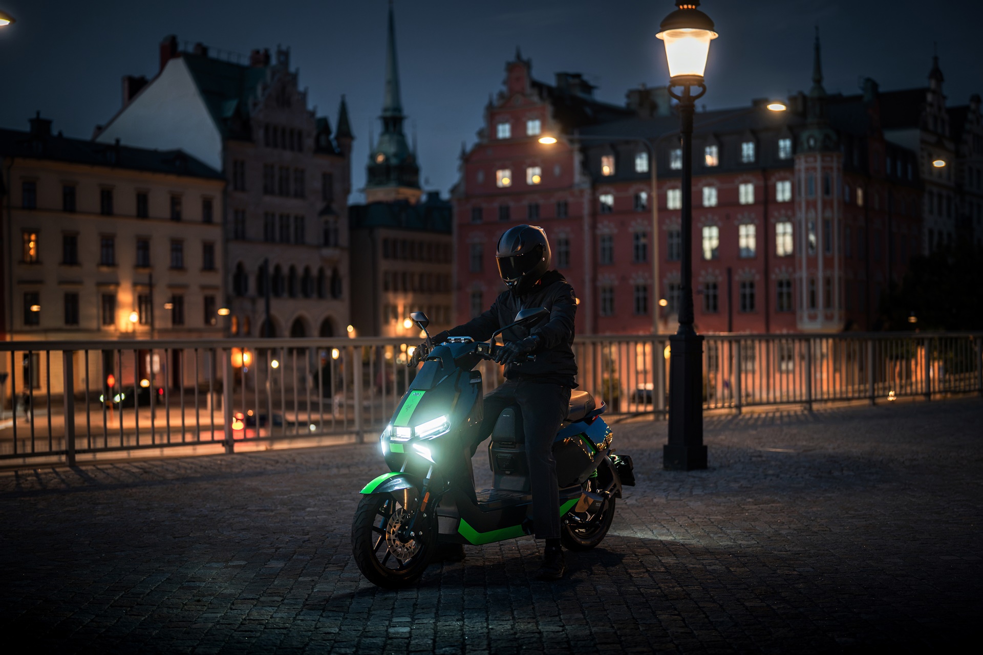 FQiX x Razer Special Edition: movilidad urbana bajo un lenguaje icónico de diseño