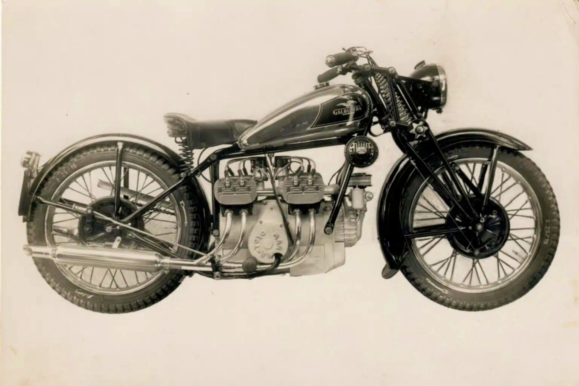 Galbusera Toyo V8 1938 dos tiempos