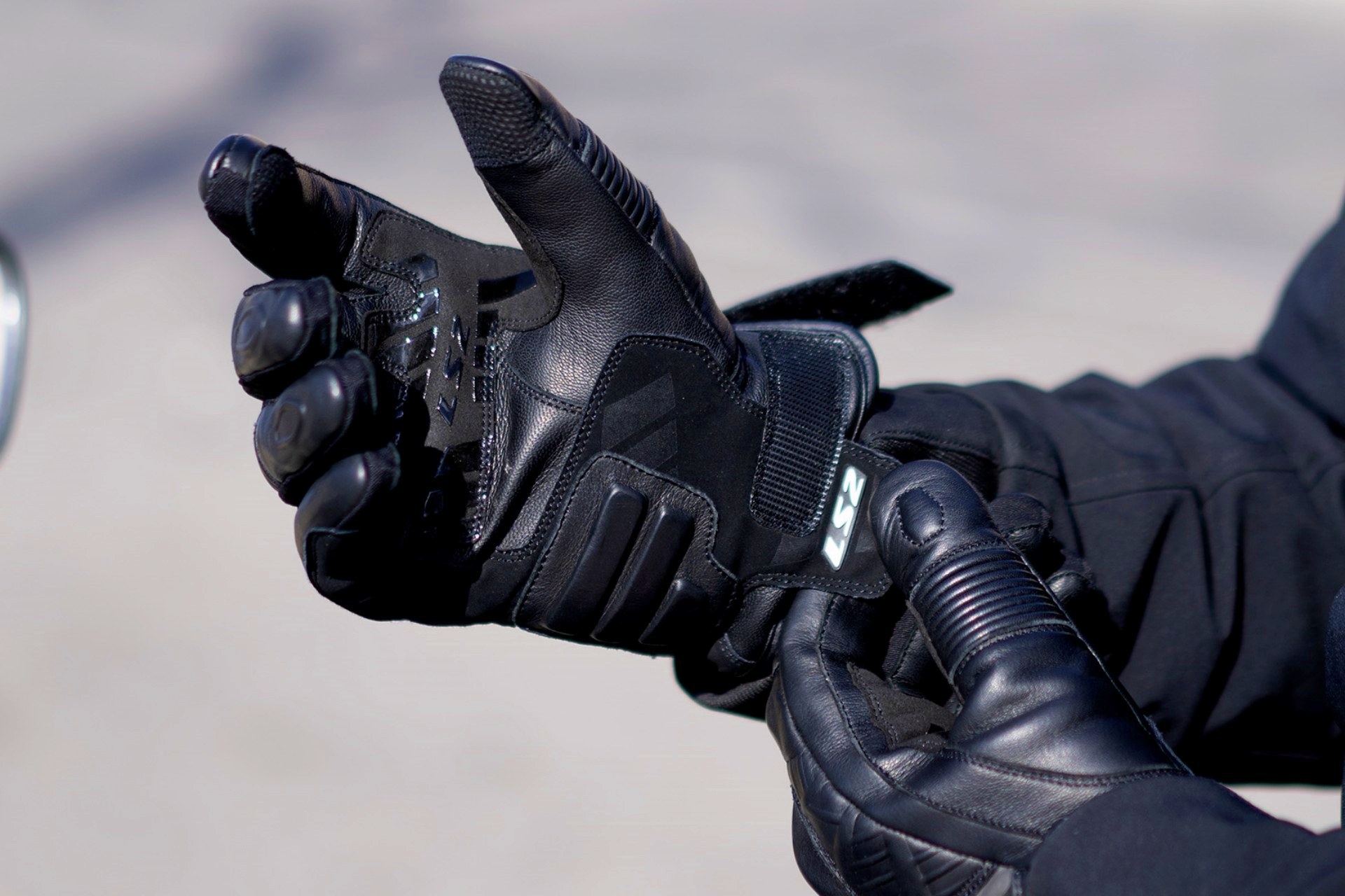 Guantes de moto LS2 nueva Normativa DGT