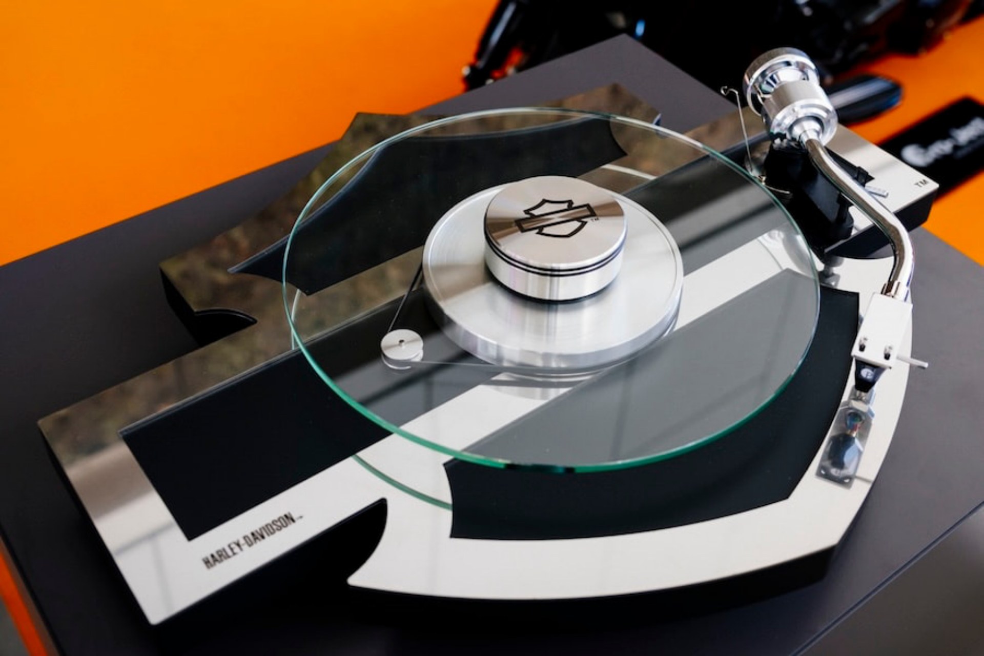Harley-Davidson y Pro-Ject Tocadiscos