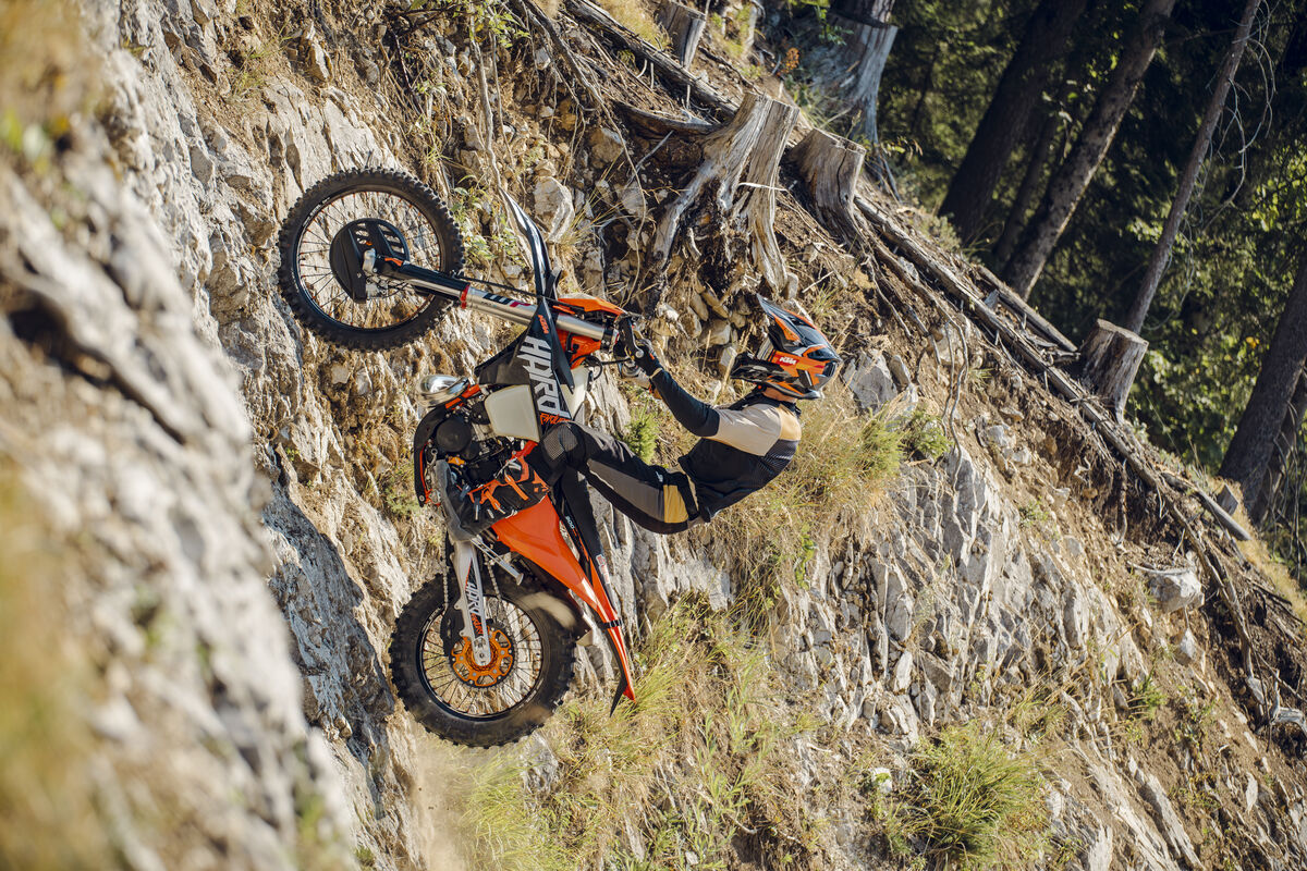 Nueva KTM 300 EXC Hardenduro 2027: desarrollada bajo el ADN de Factory Racing