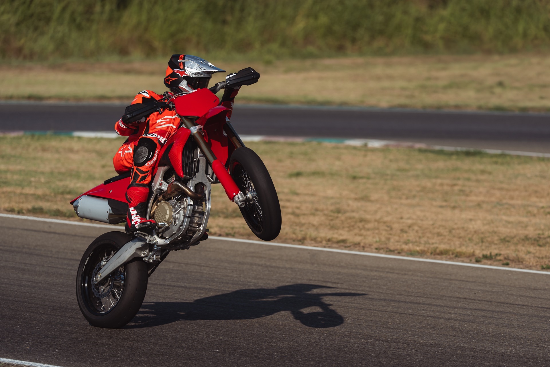 Ducati Desmo450 SM: el culmen tecnológico llega a las carreras de Supermotard
