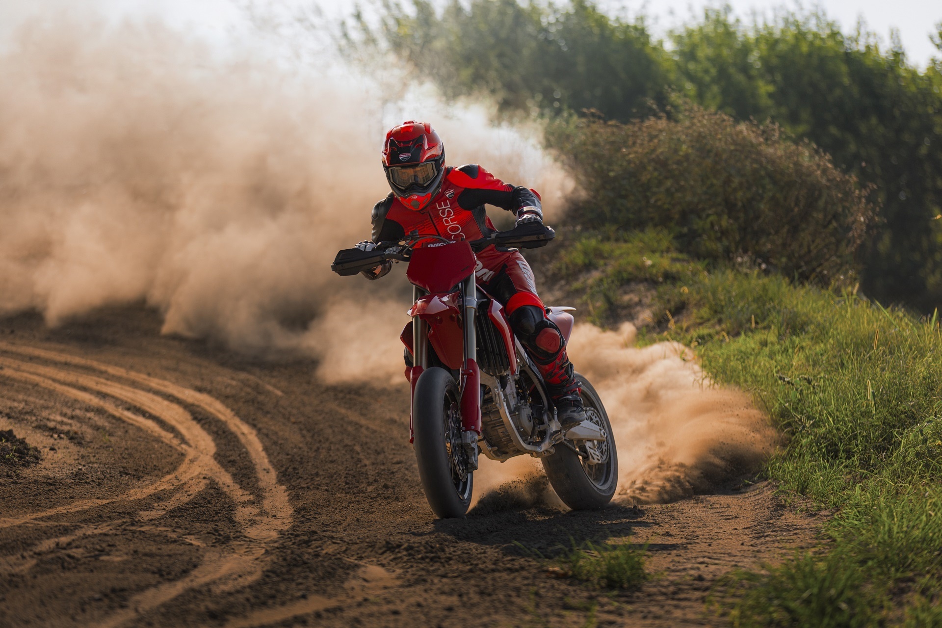 Ducati Desmo450 SM: el culmen tecnológico llega a las carreras de Supermotard